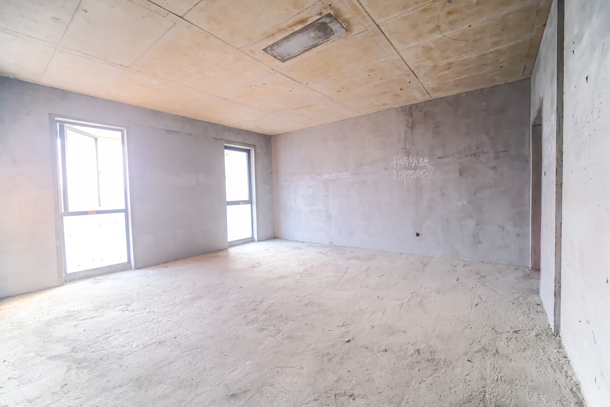 永宏万家里  5室2厅2卫    324.0万 永宏万家里  5室2厅2卫    324.0万卧室