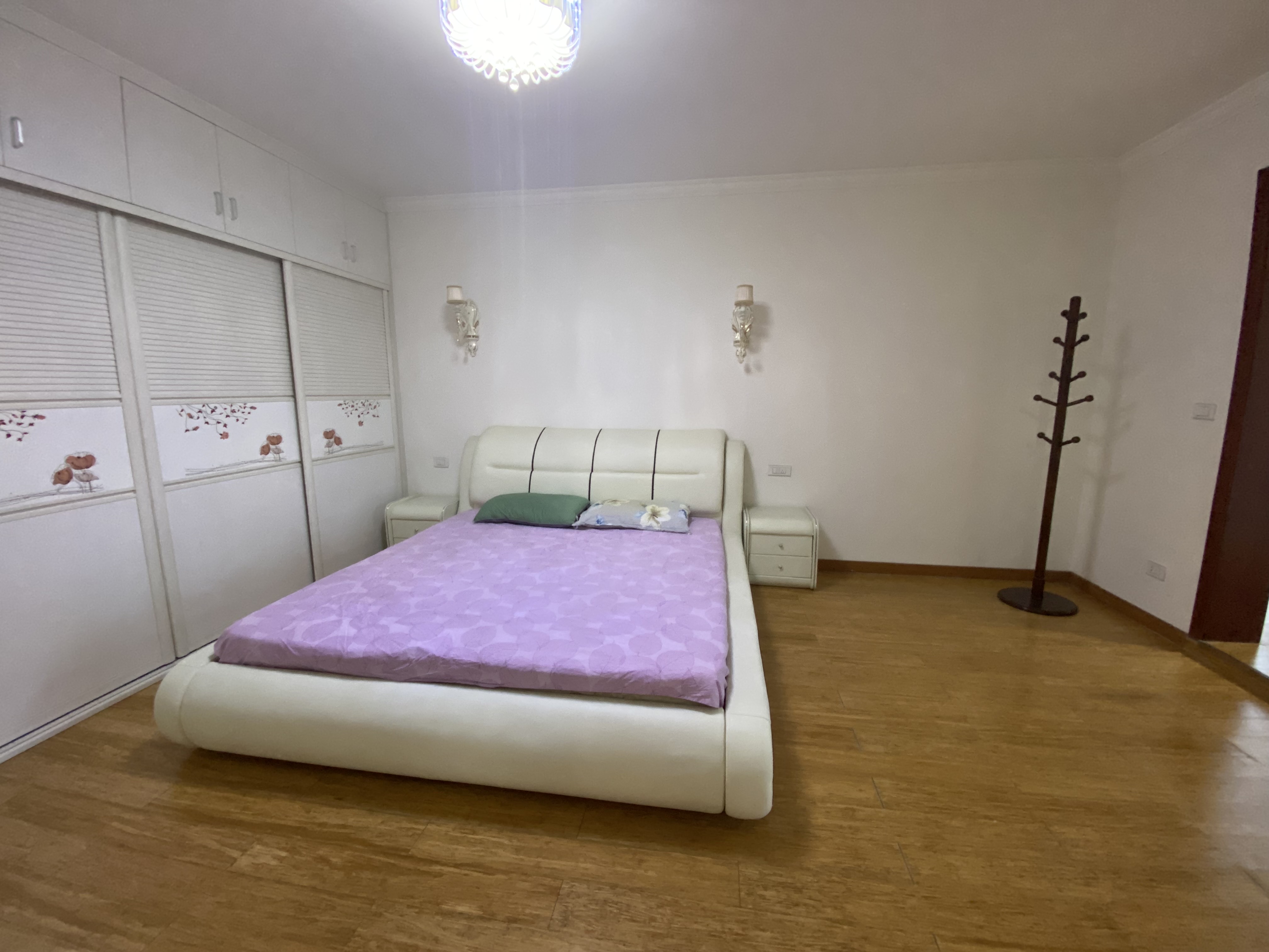 观山湖一号  4室2厅2卫   6800.00元/月室内图1