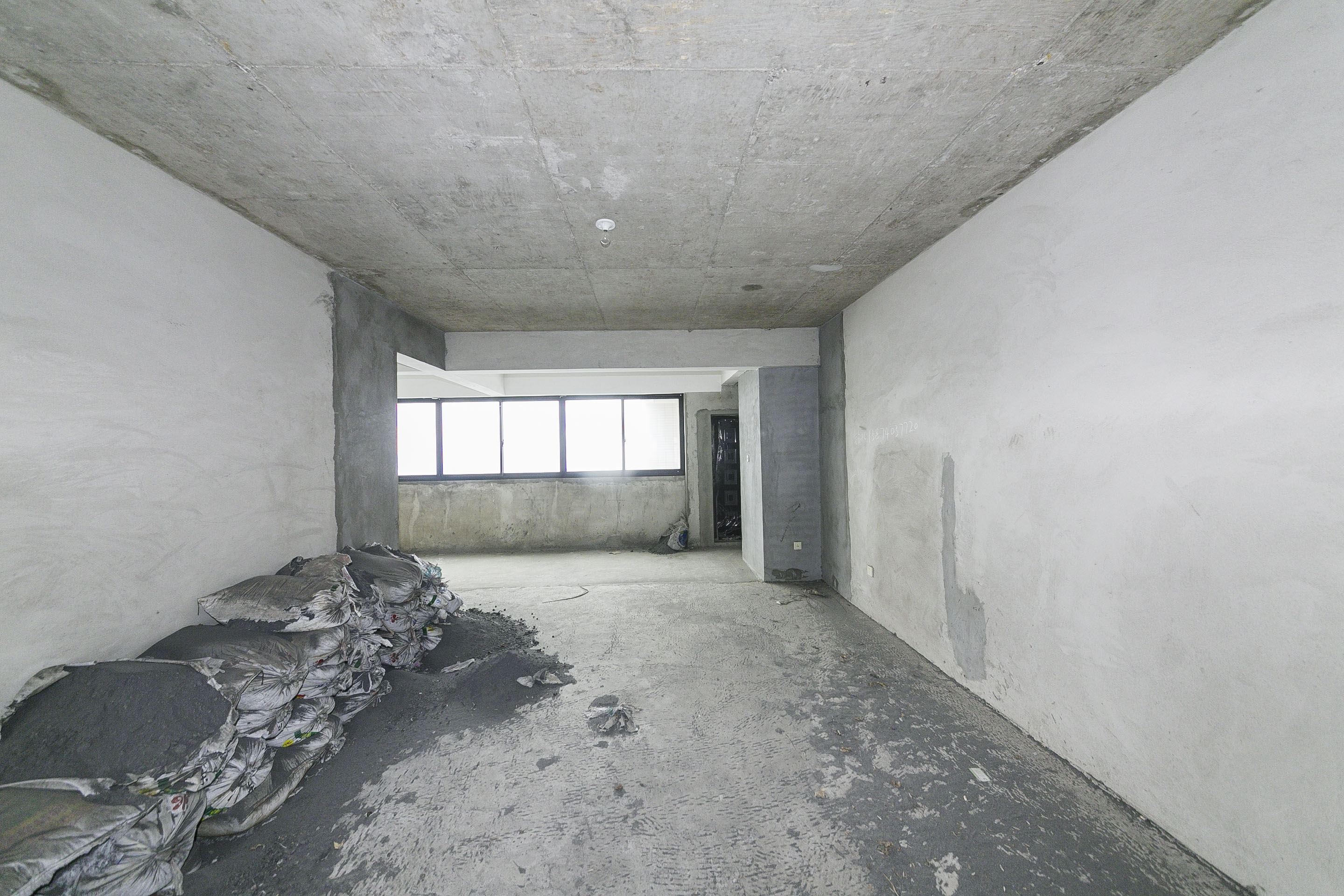 迎新佳苑  4室2厅2卫   140.00万 迎新佳苑  4室2厅2卫   140.00万客厅