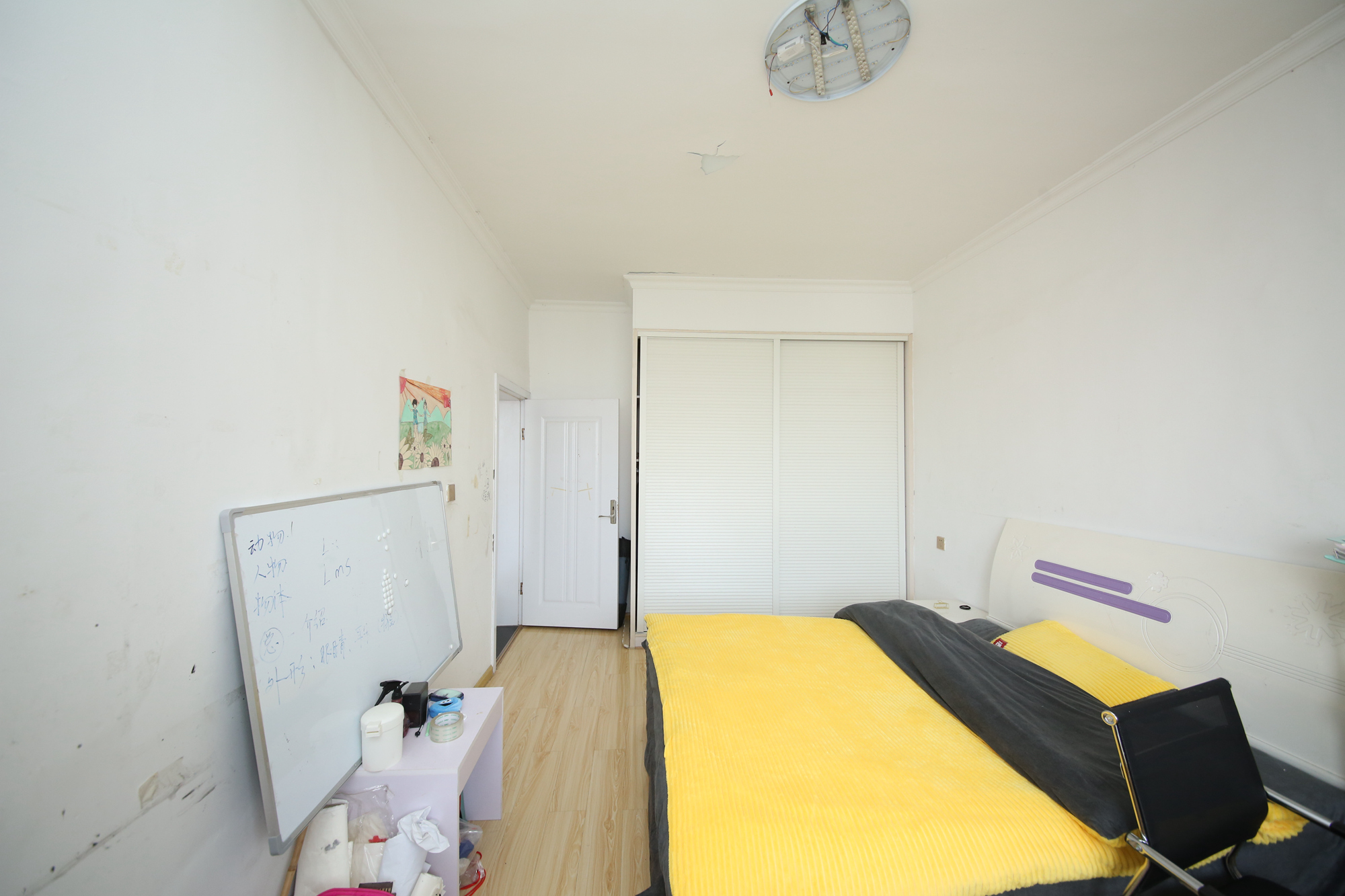 建工集团单位房  3室1厅1卫   56.00万卧室