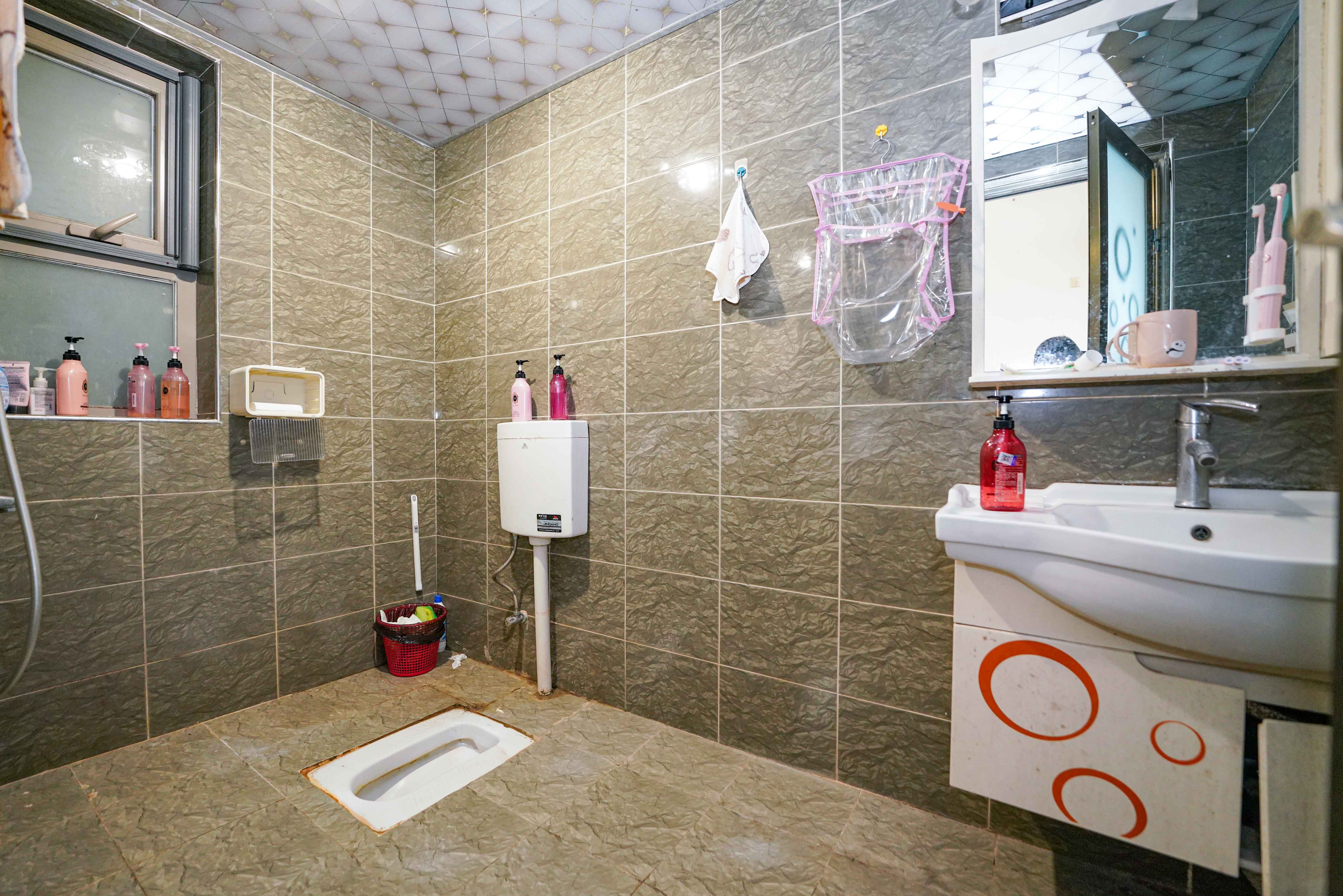 怡海星城 1室1厅1卫 27.5万 怡海星城 1室1厅1卫 27.5万其他