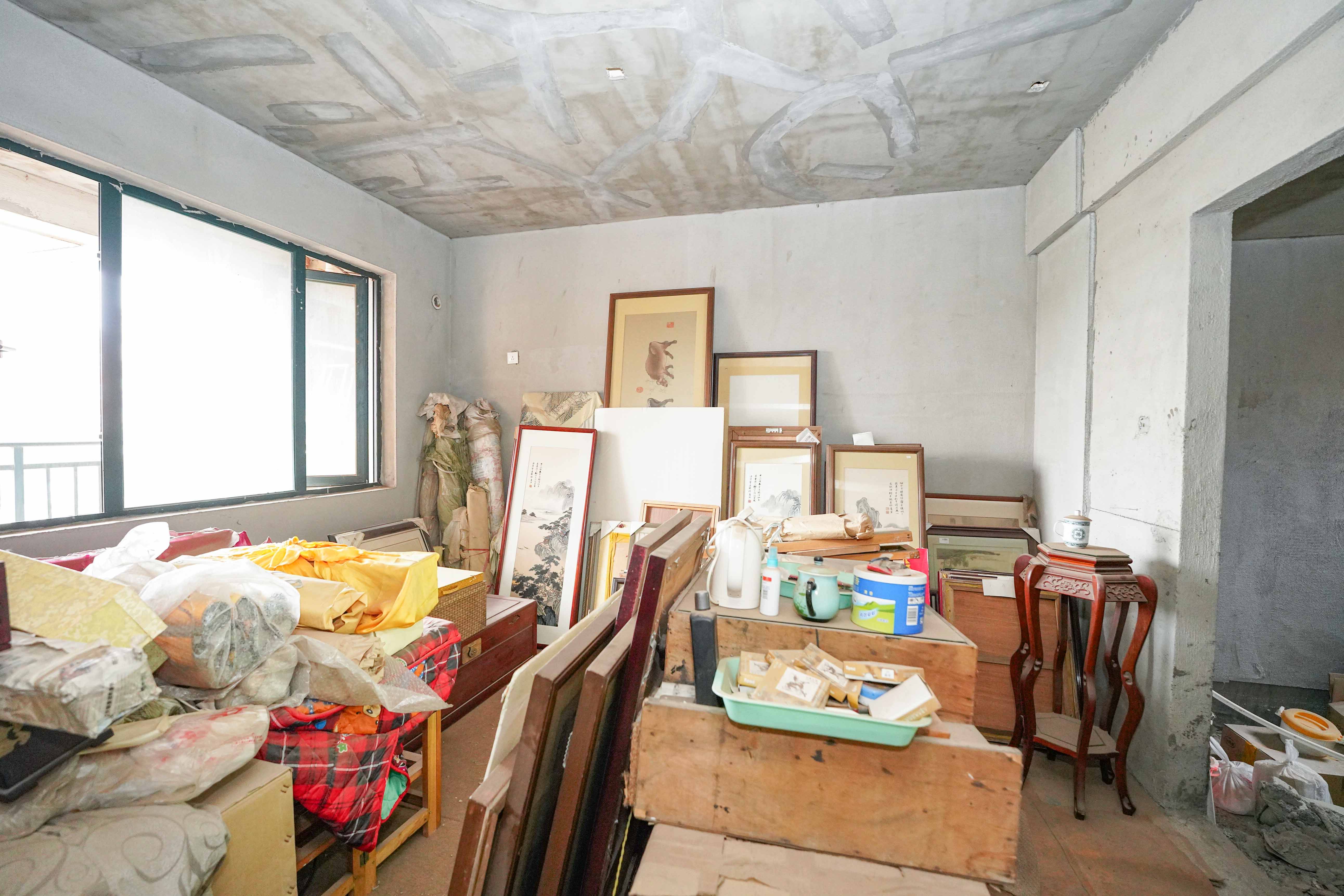 丽发新城  4室2厅2卫   96.00万卧室