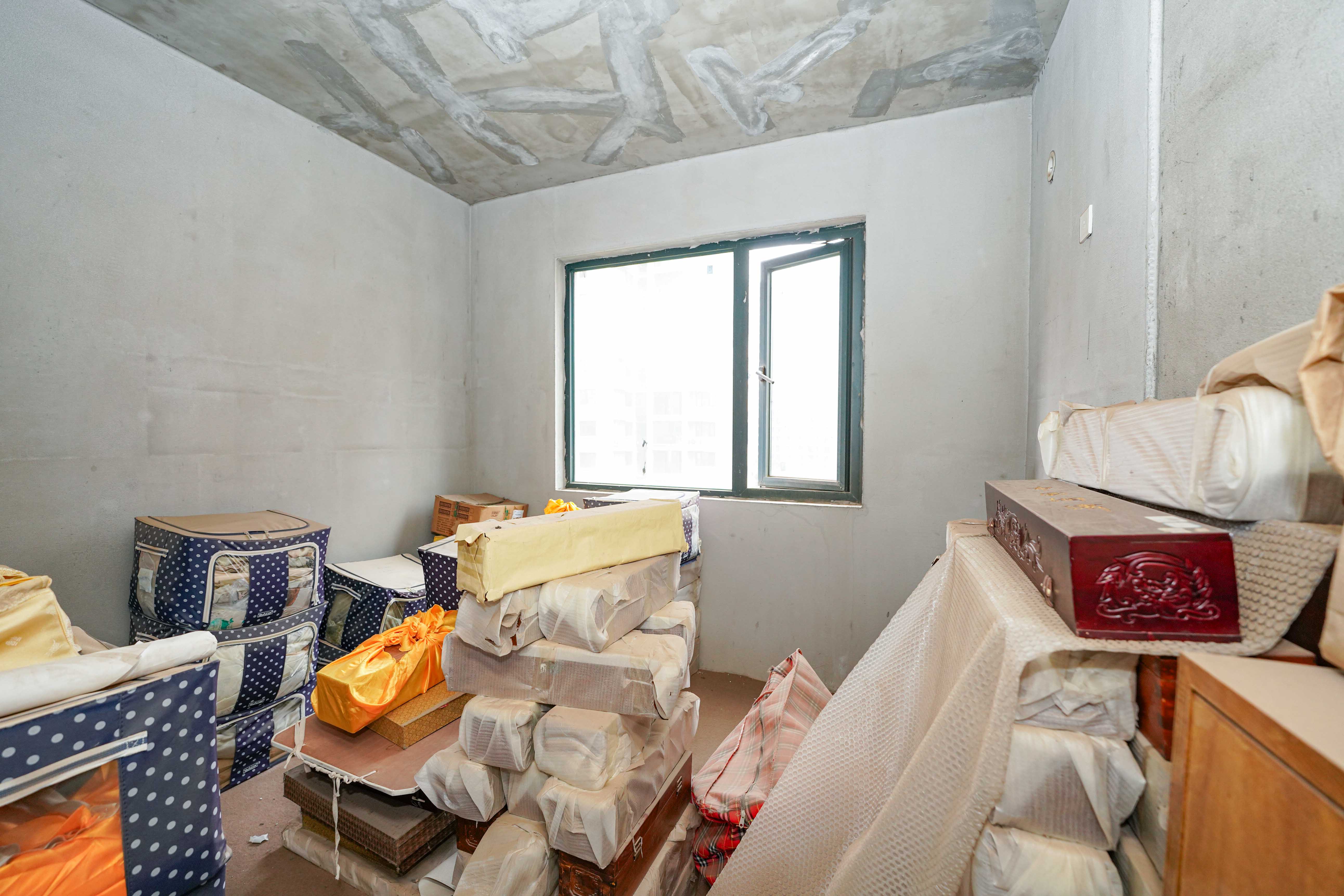 丽发新城  4室2厅2卫   96.00万卧室