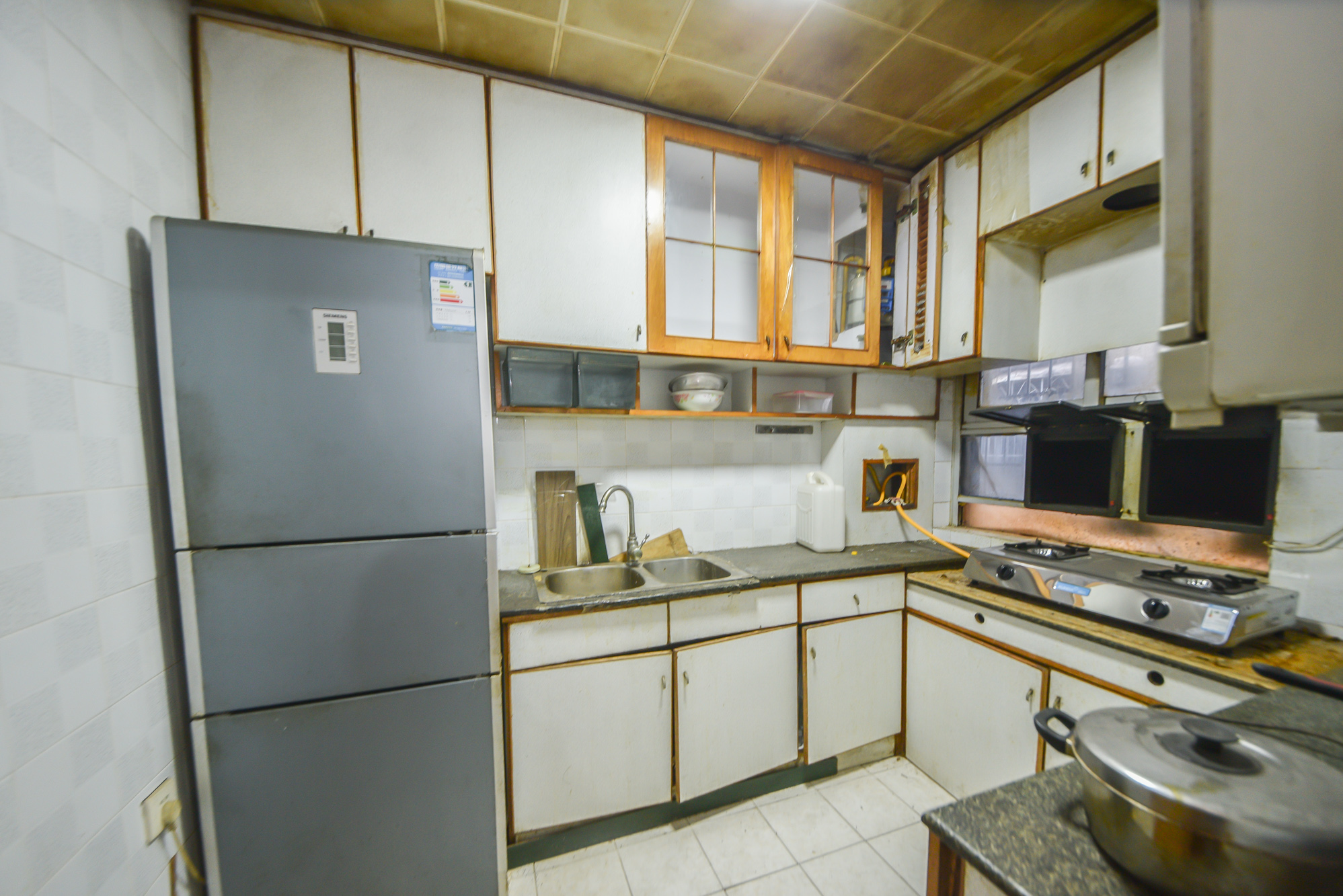 鸿园小区  3室2厅2卫   138.00万厨房