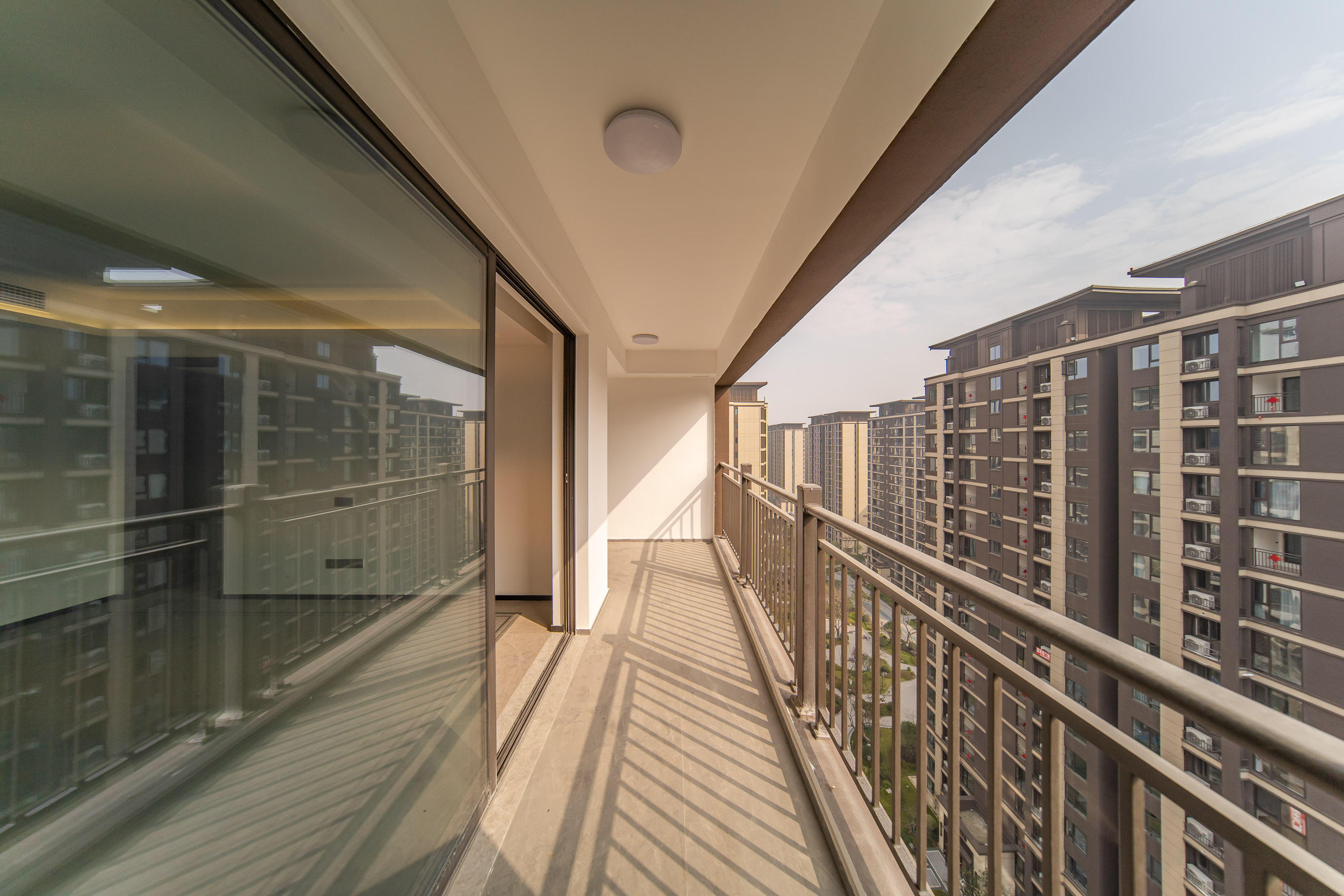 建发电建江山悦  4室2厅2卫   225.00万阳台