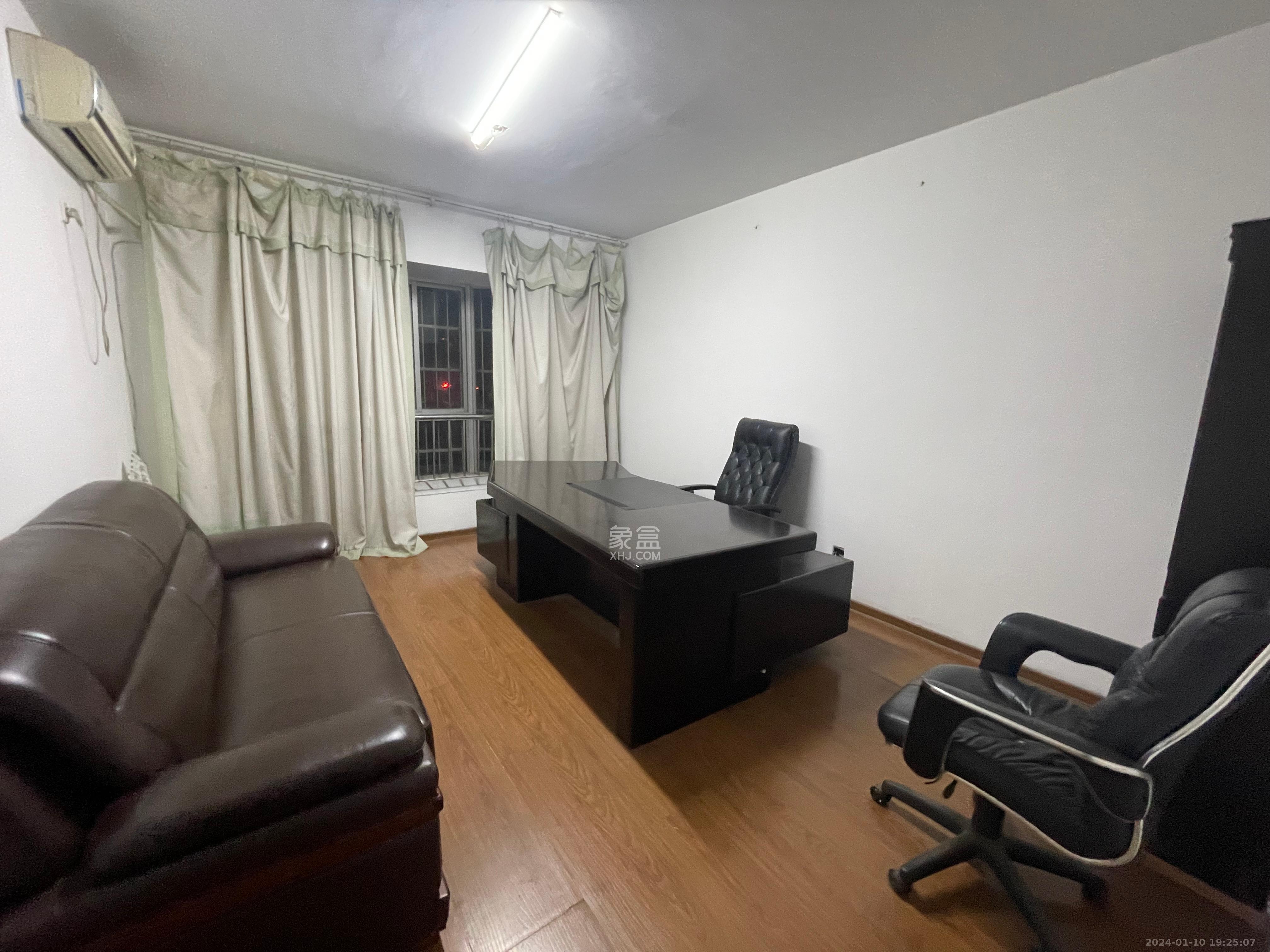 怡人园小区  3室2厅2卫   2450.00元/月户型图