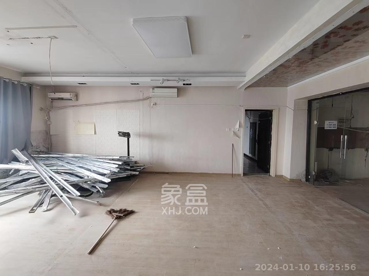 楚天家园  4室2厅1卫   3000.00元/月室内图