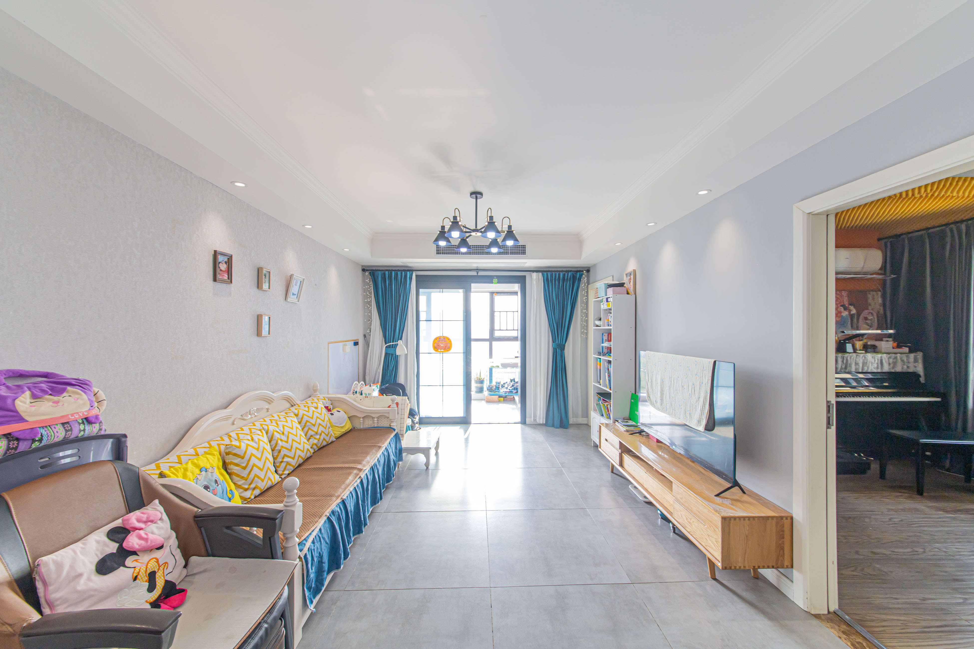 北辰中央公园C区  3室2厅1卫    99.8万客厅