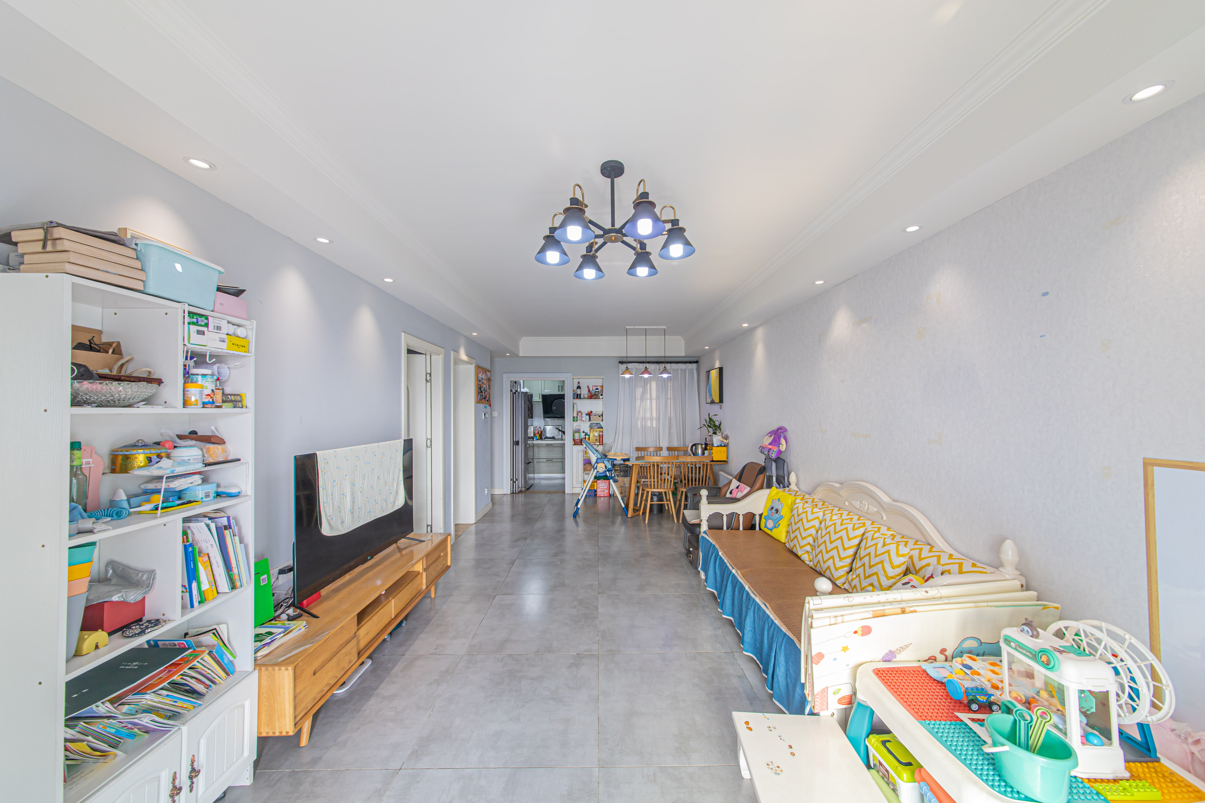 北辰中央公园C区  3室2厅1卫    99.8万客厅