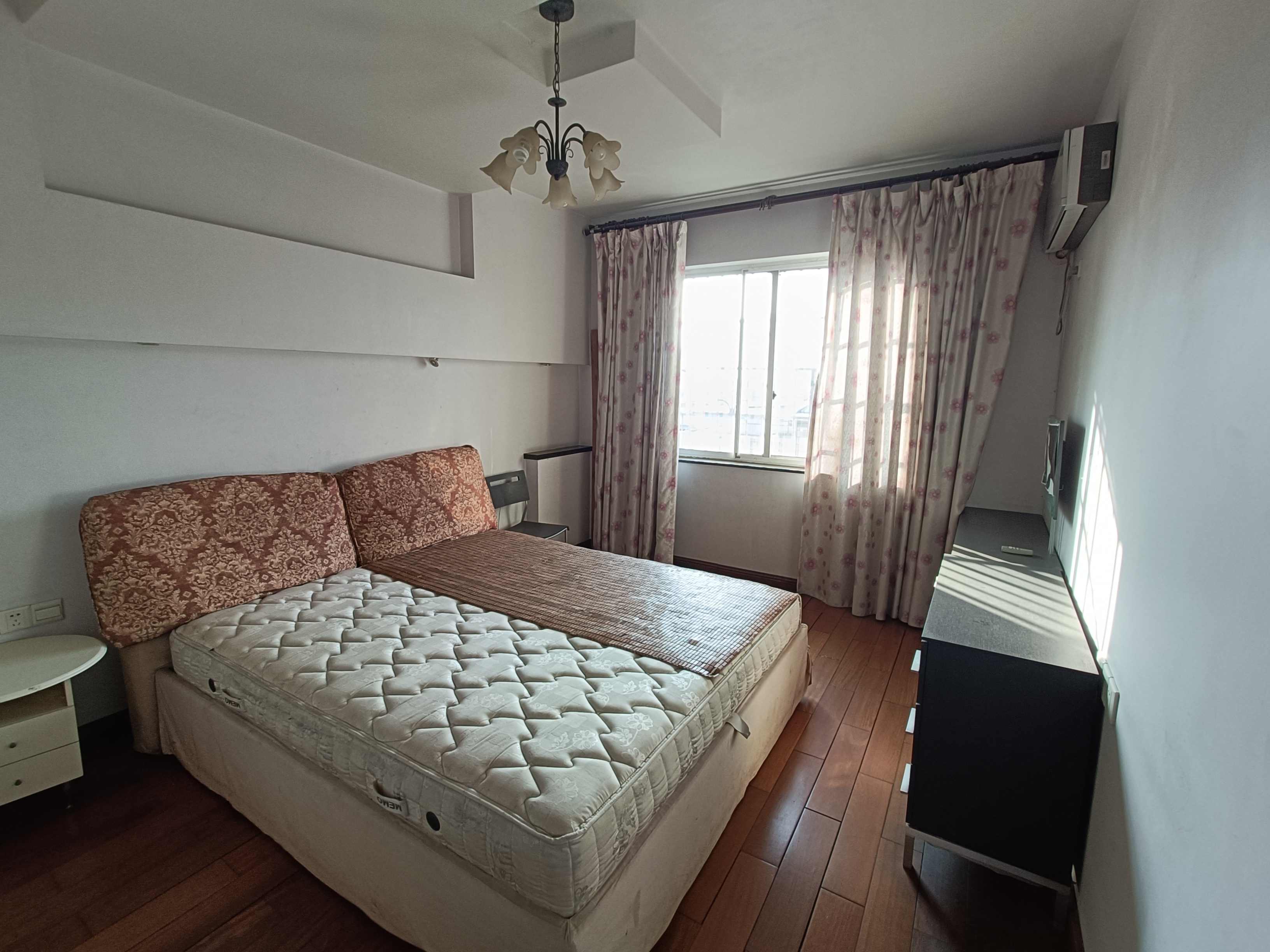 亚都花园 4室2厅2卫 72.8万 亚都花园 4室2厅2卫 72.8万室内图