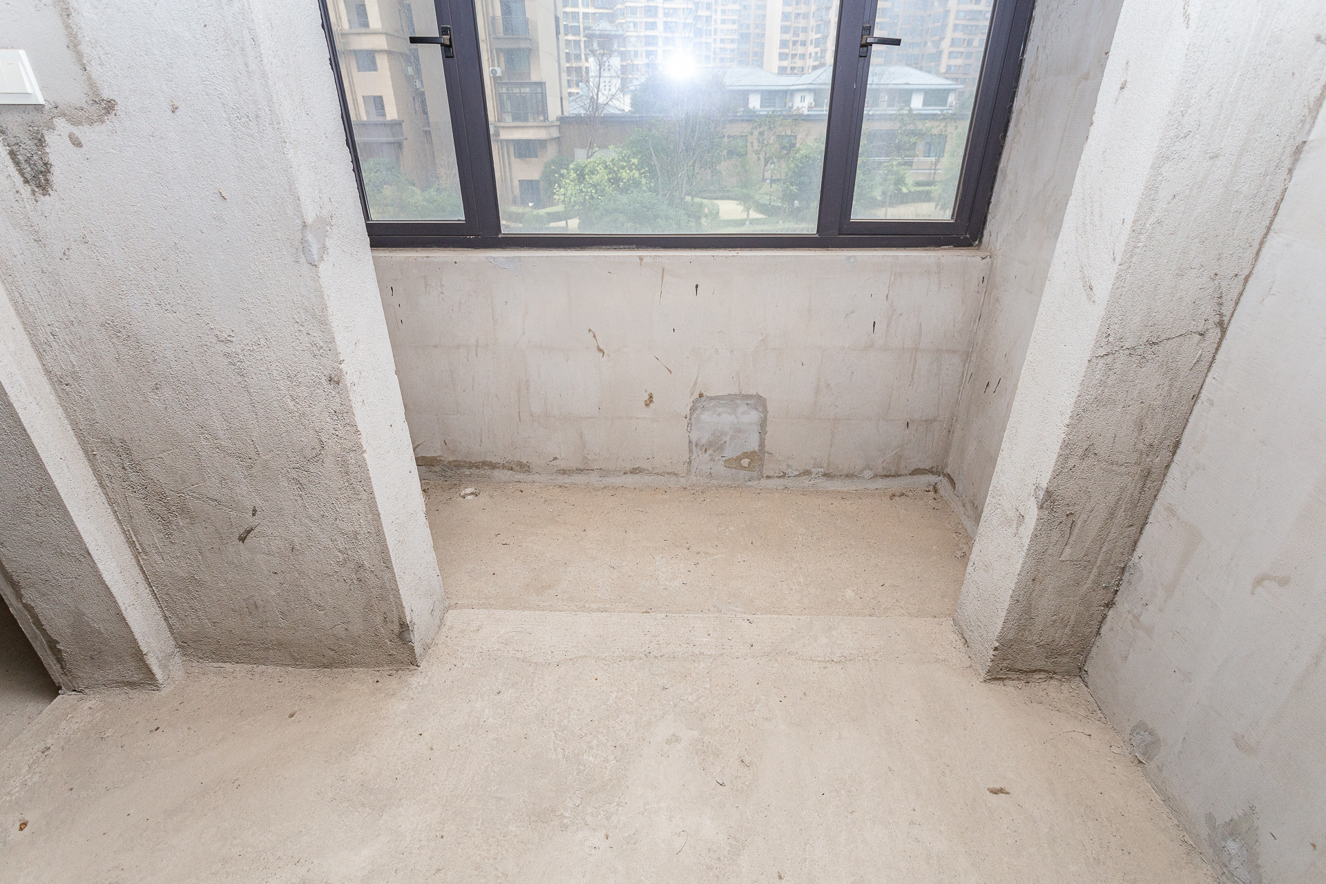 勤诚达境界城  4室2厅2卫    119.8万 勤诚达境界城  4室2厅2卫    119.8万阳台