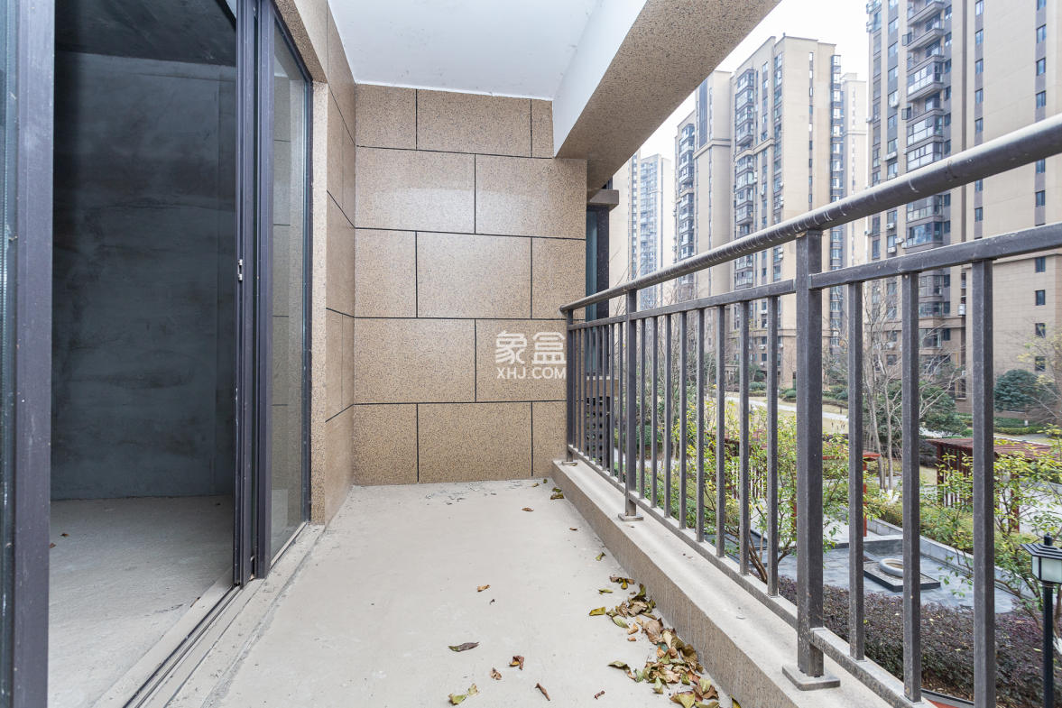 勤诚达境界城  4室2厅2卫    119.8万 勤诚达境界城  4室2厅2卫    119.8万阳台