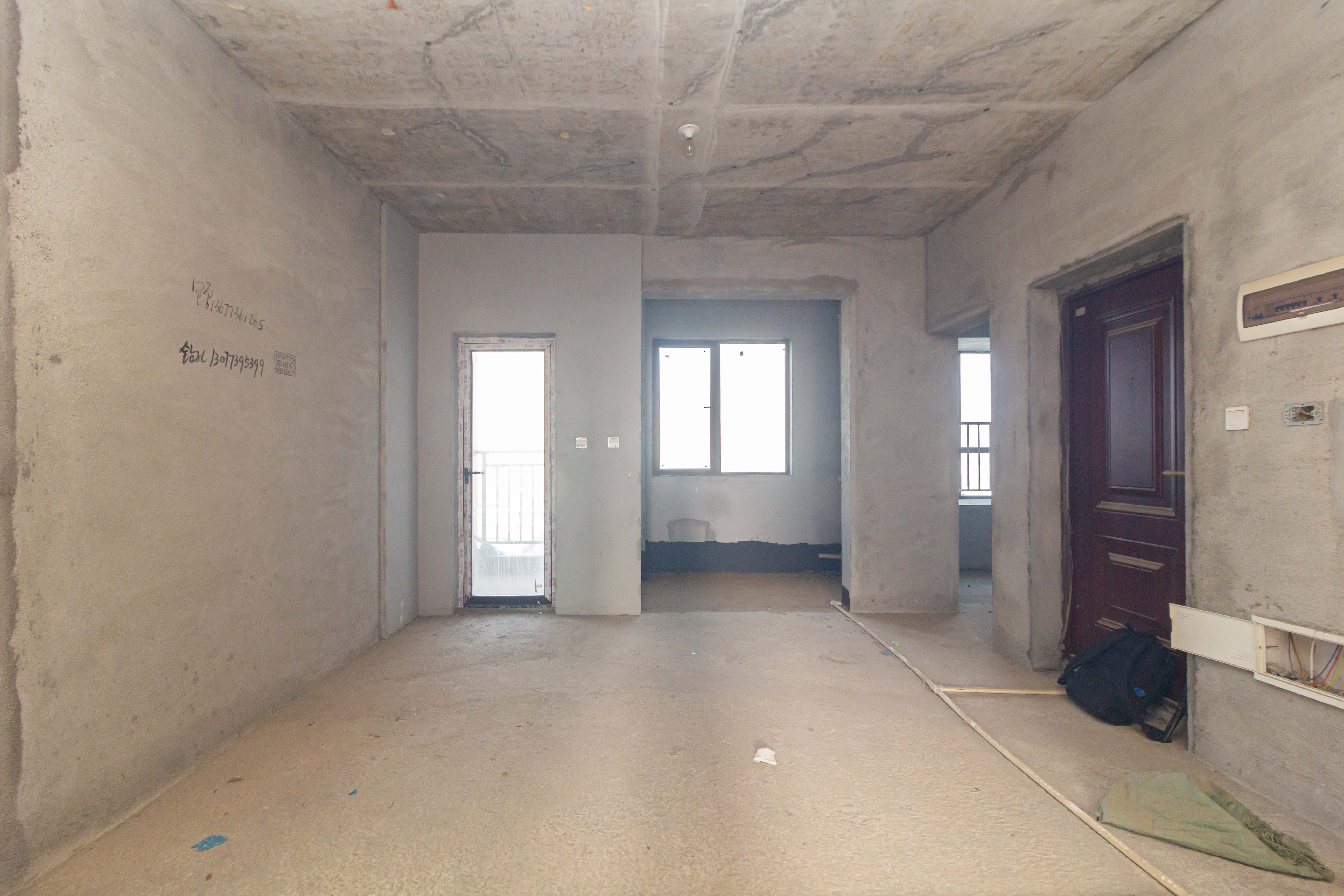 财汇新天地(财汇商务广场) 3室2厅1卫 85.0万 财汇新天地(财汇商务广场) 3室2厅1卫 85.0万客厅