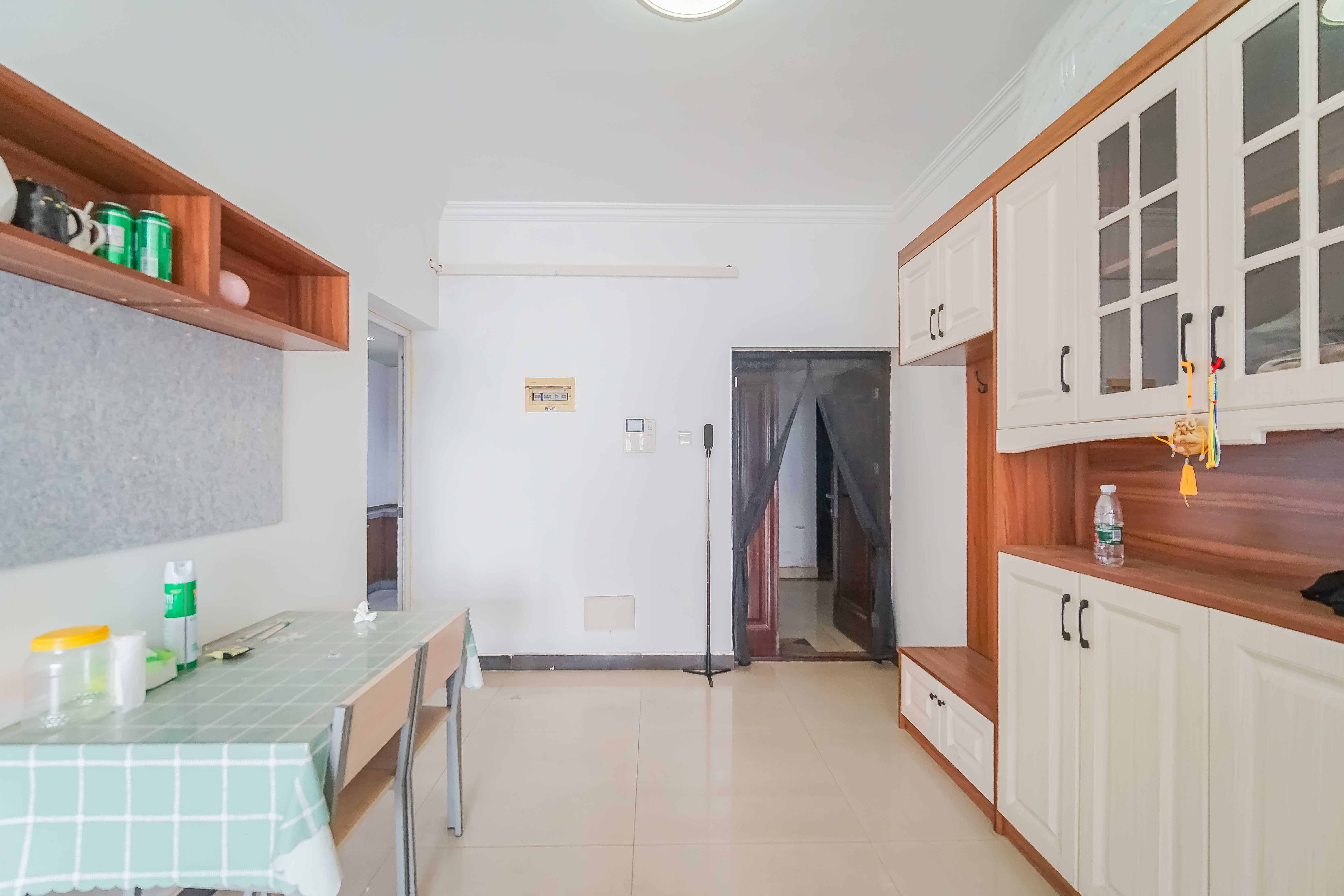 茂华国际湘  2室2厅1卫    72.0万客厅