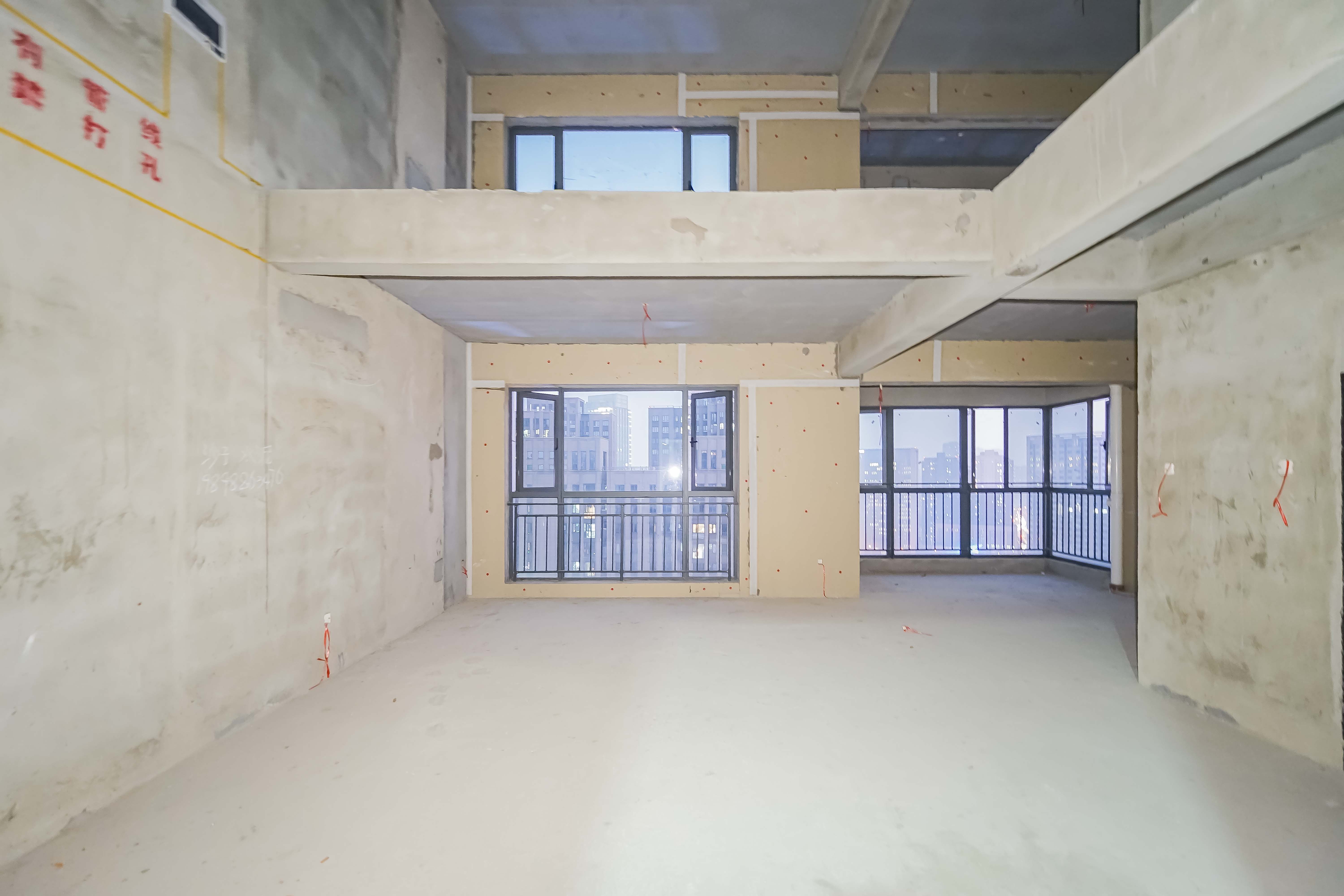 高峰璟麟府(高峰御园) 5室2厅2卫 165.0万 高峰璟麟府(高峰御园) 5室2厅2卫 165.0万客厅