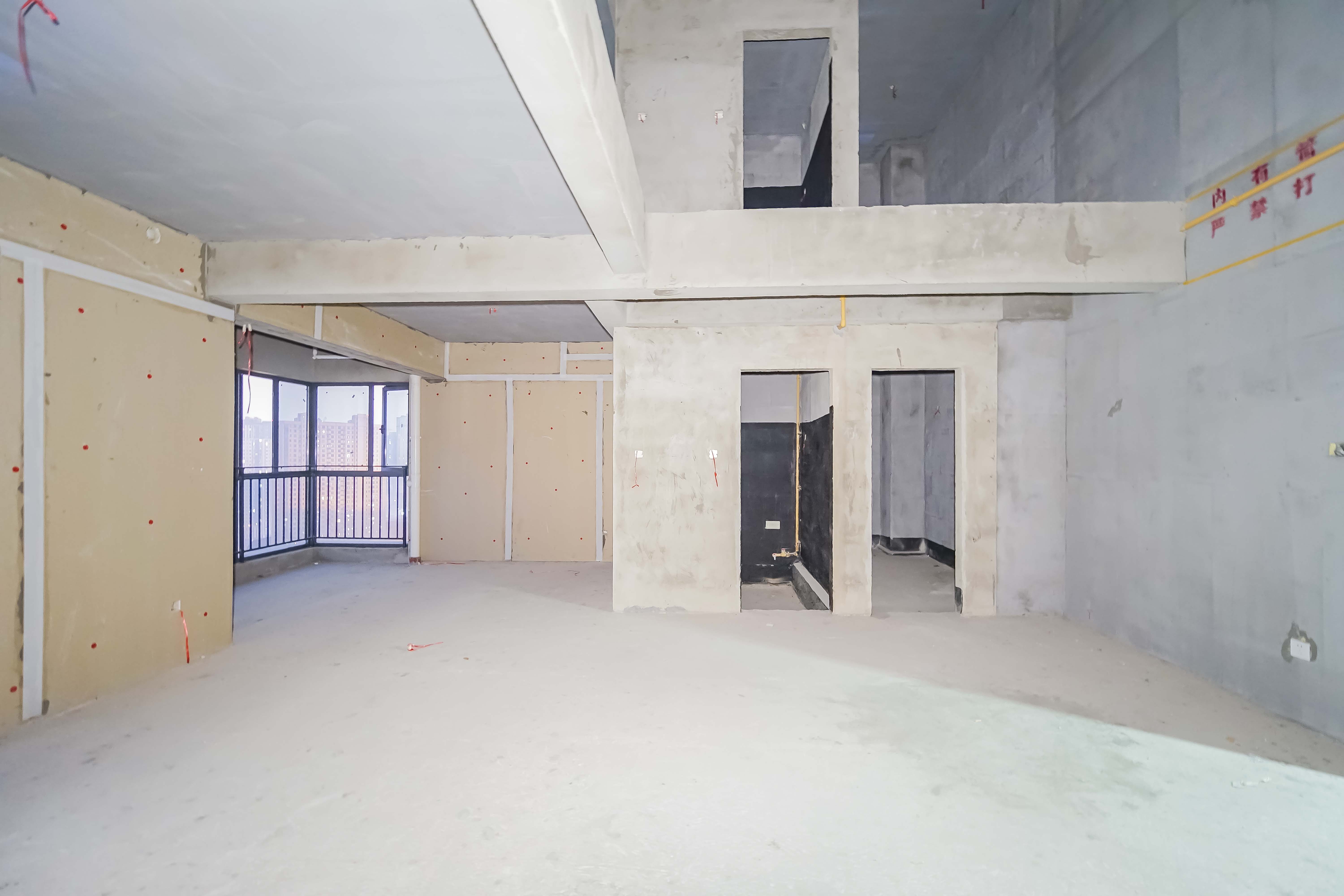 高峰璟麟府(高峰御园) 5室2厅2卫 165.0万 高峰璟麟府(高峰御园) 5室2厅2卫 165.0万客厅