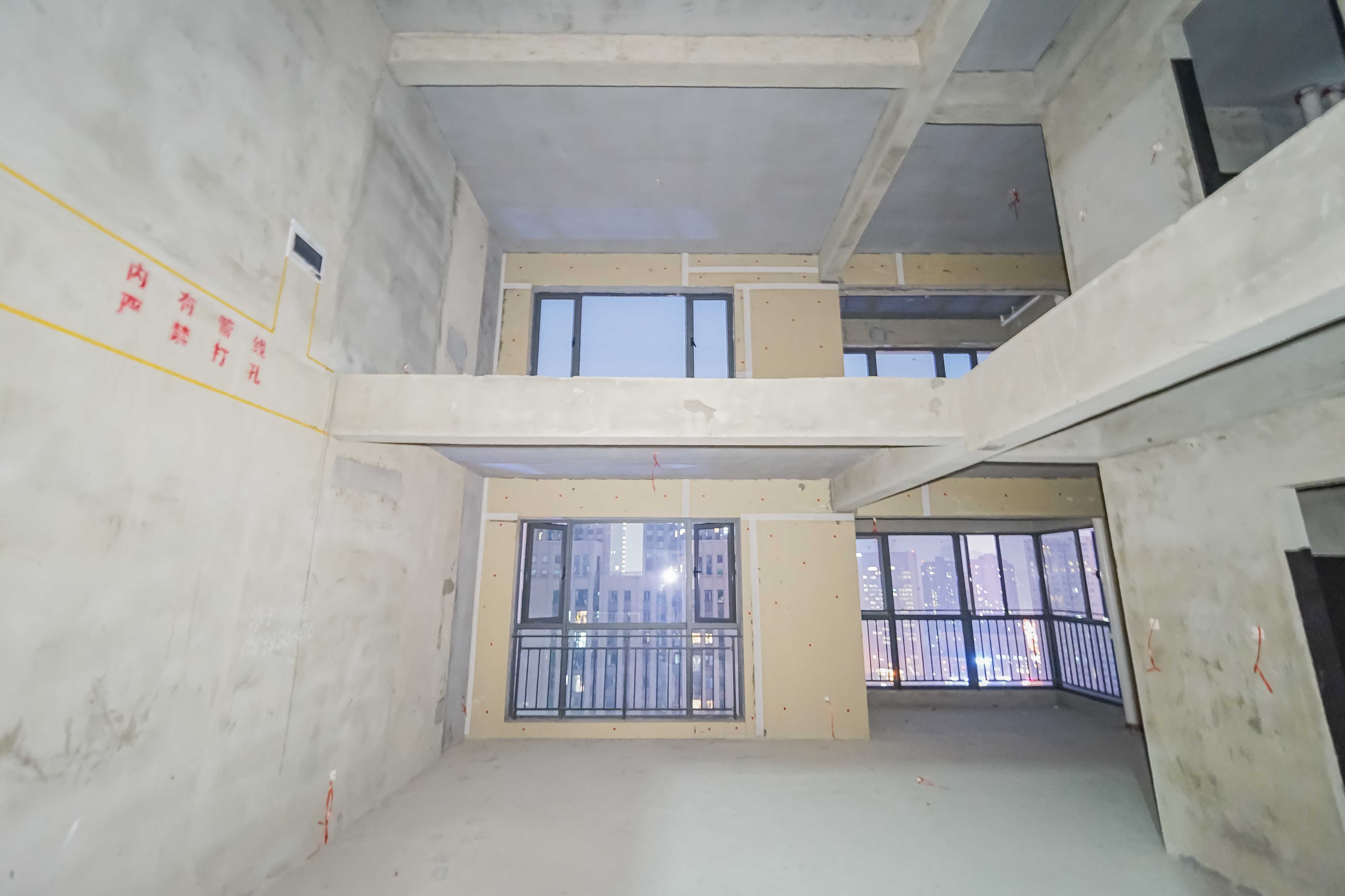 高峰璟麟府(高峰御园) 5室2厅2卫 165.0万 高峰璟麟府(高峰御园) 5室2厅2卫 165.0万客厅