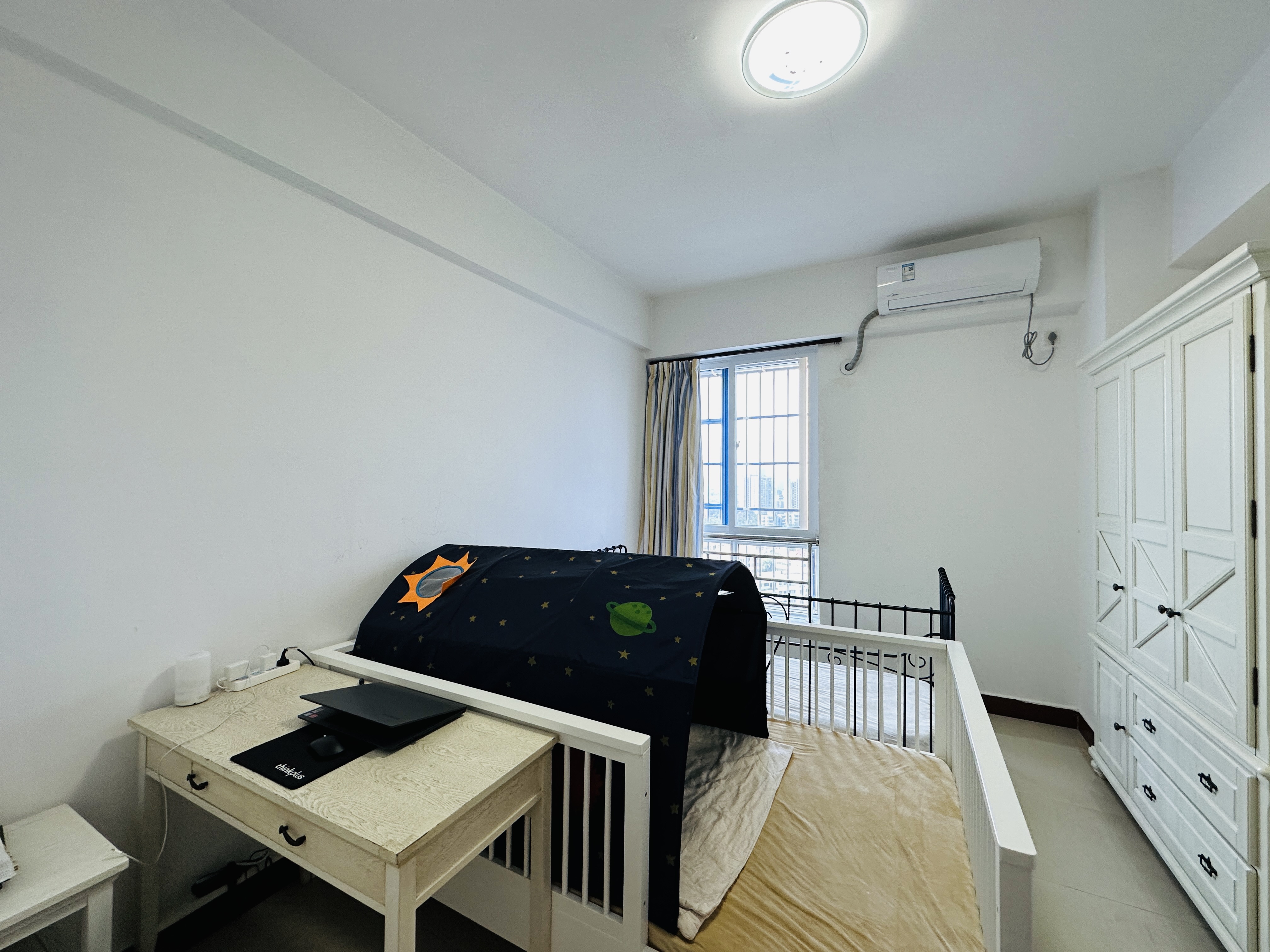 美银大厦  3室2厅2卫    175.0万卧室