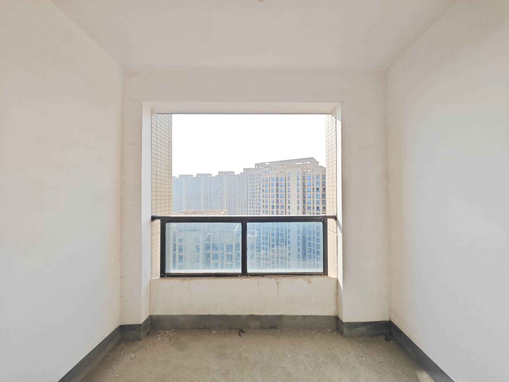 长房半岛蓝湾(观山月) 3室2厅1卫 63.0万 长房半岛蓝湾(观山月) 3室2厅1卫 63.0万阳台