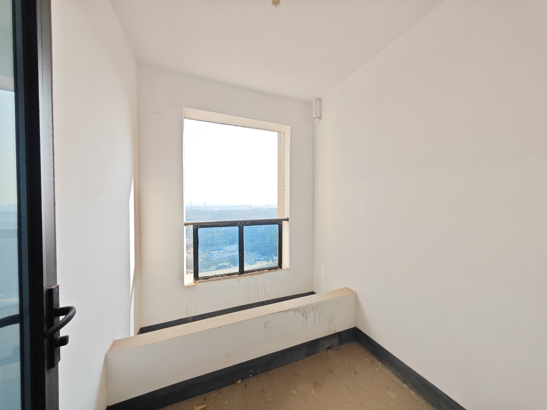 长房半岛蓝湾(观山月) 3室2厅1卫 63.0万 长房半岛蓝湾(观山月) 3室2厅1卫 63.0万阳台