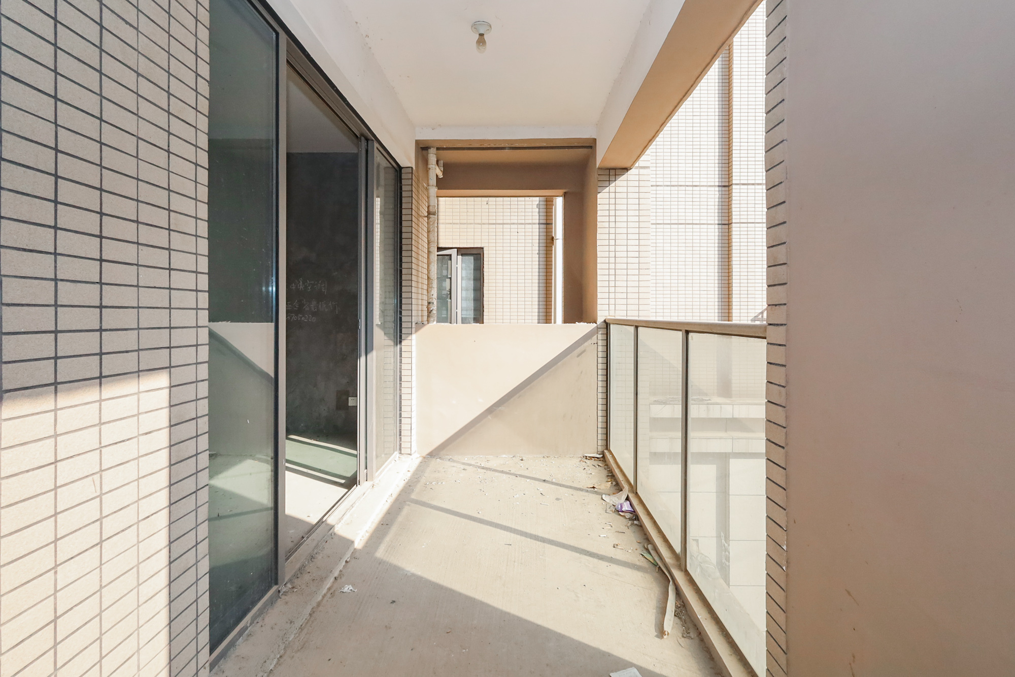 八方小区C区  4室2厅2卫   505.00万阳台