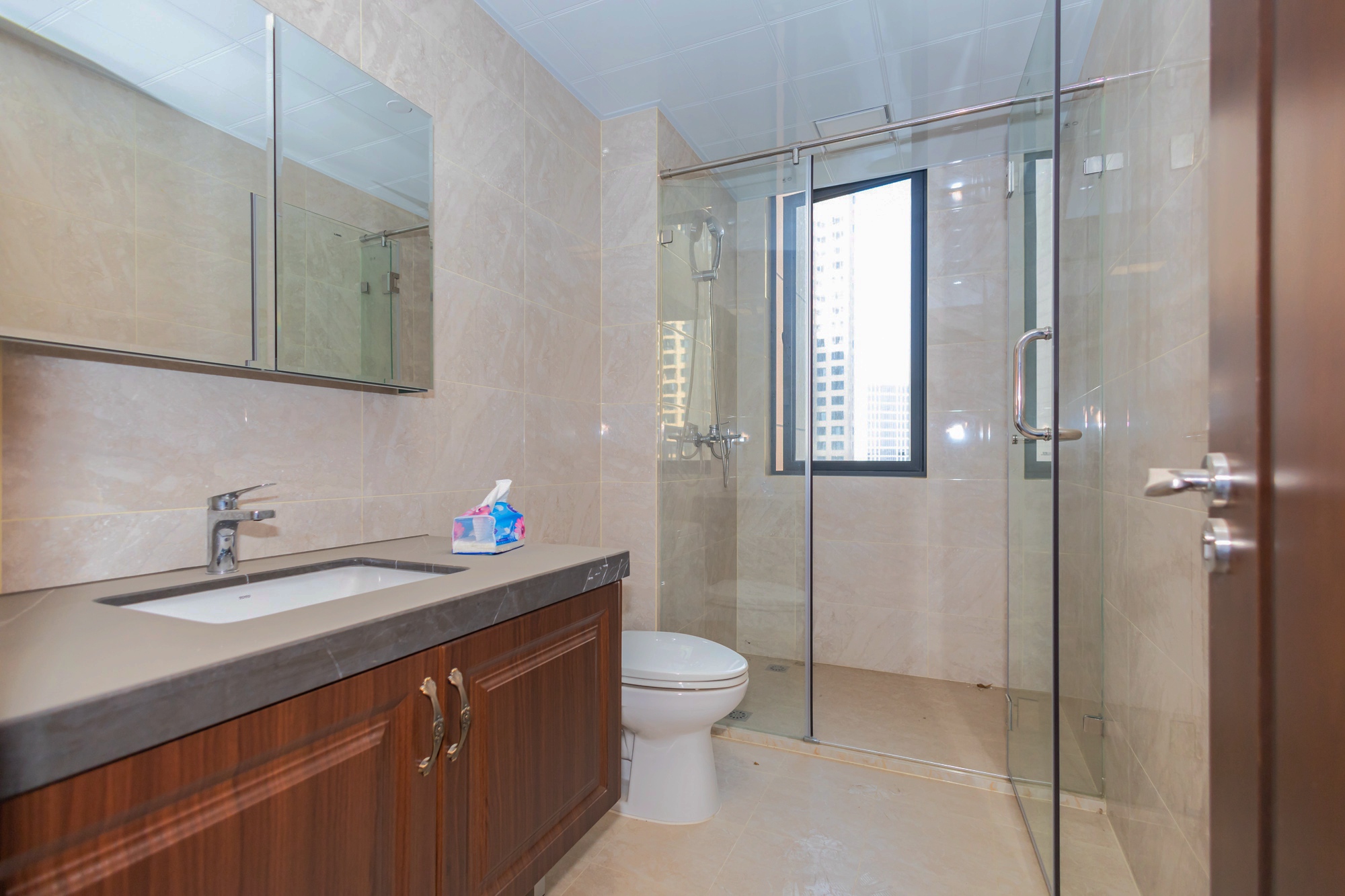 运达锦绣广场 6室2厅3卫 381.98万 运达锦绣广场 6室2厅3卫 381.98万卫生间