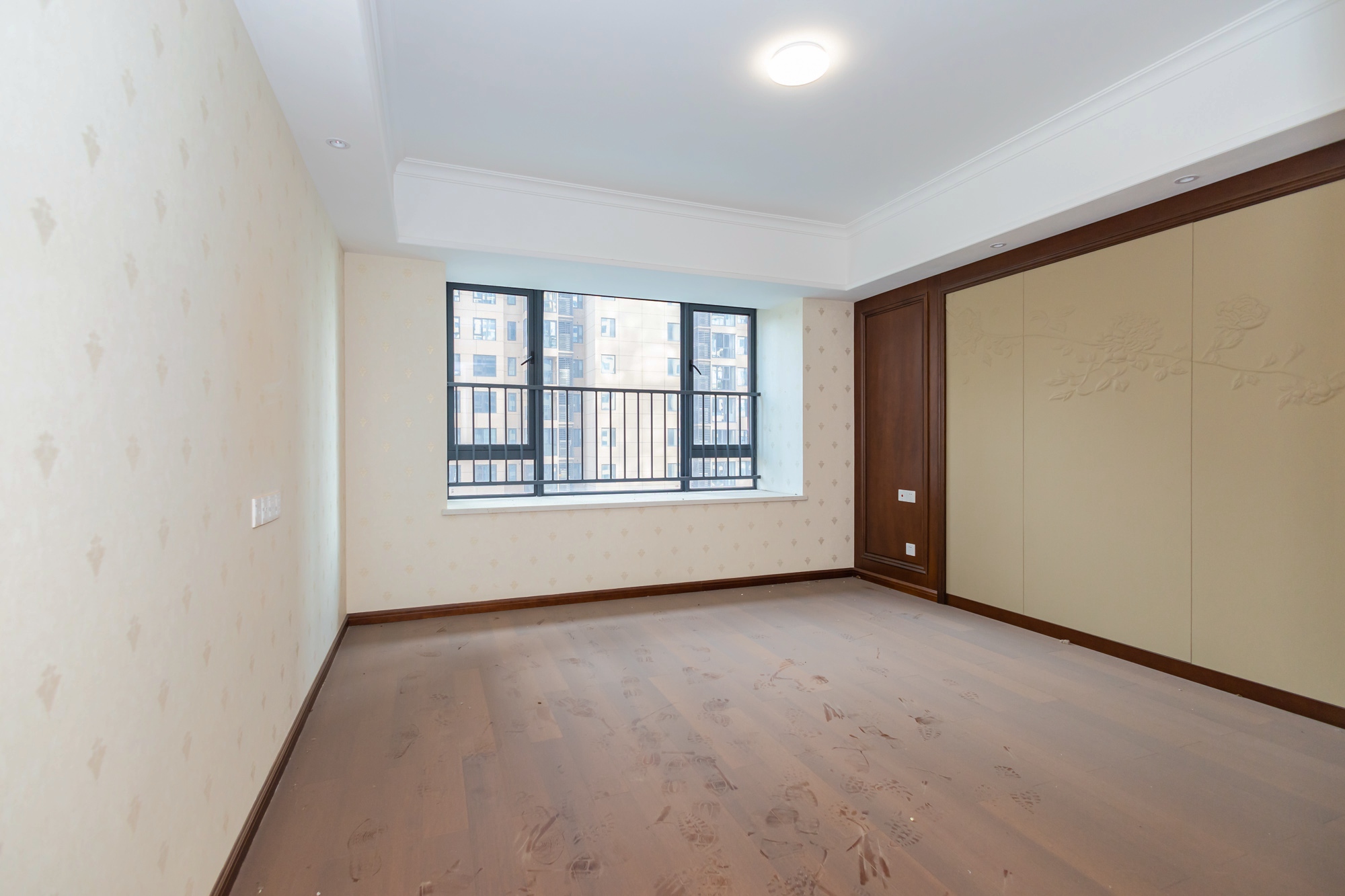 运达锦绣广场 6室2厅3卫 381.98万 运达锦绣广场 6室2厅3卫 381.98万卧室