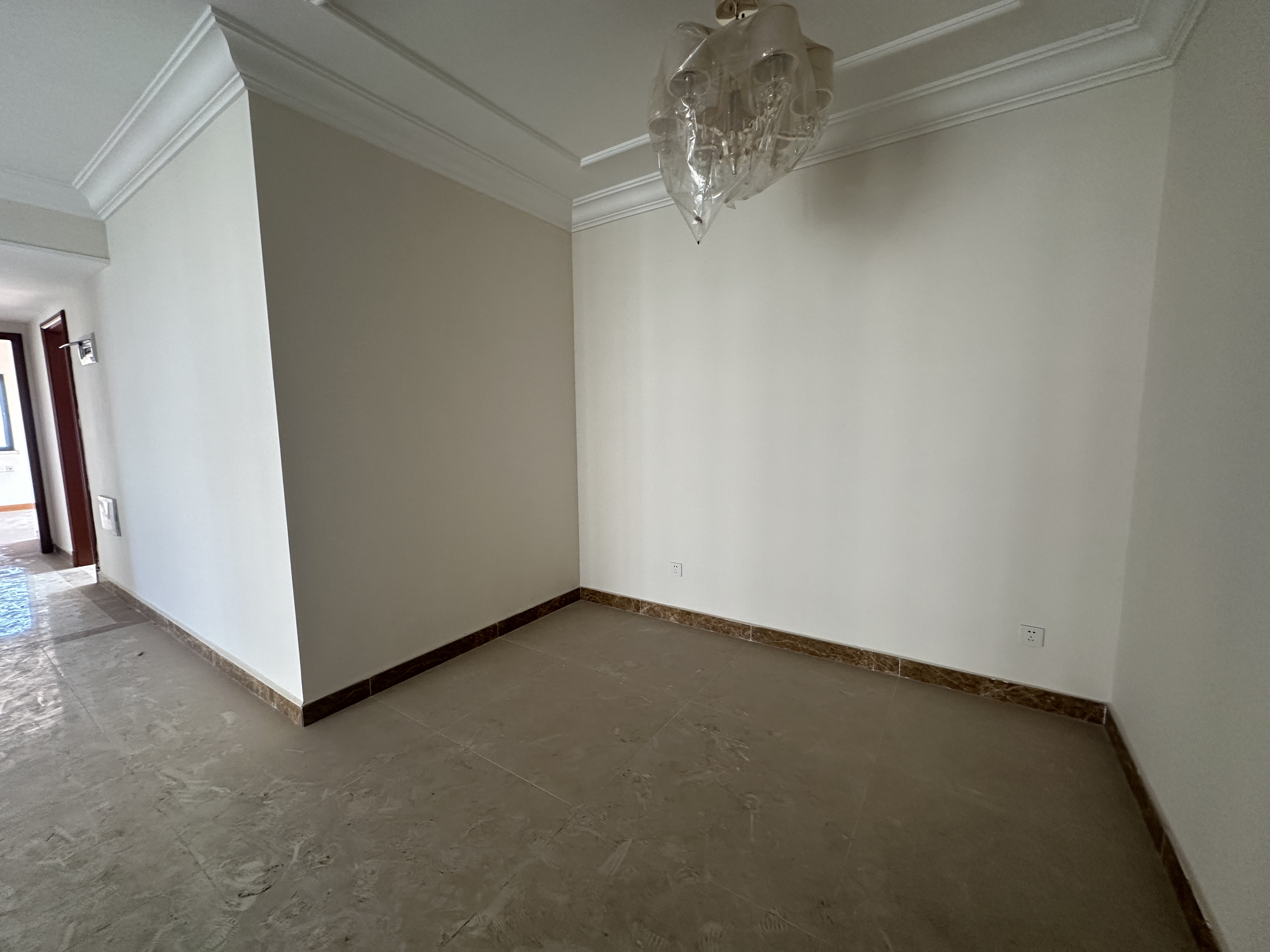 恒大华府  3室2厅2卫    82.8万 恒大华府  3室2厅2卫    82.8万室内图