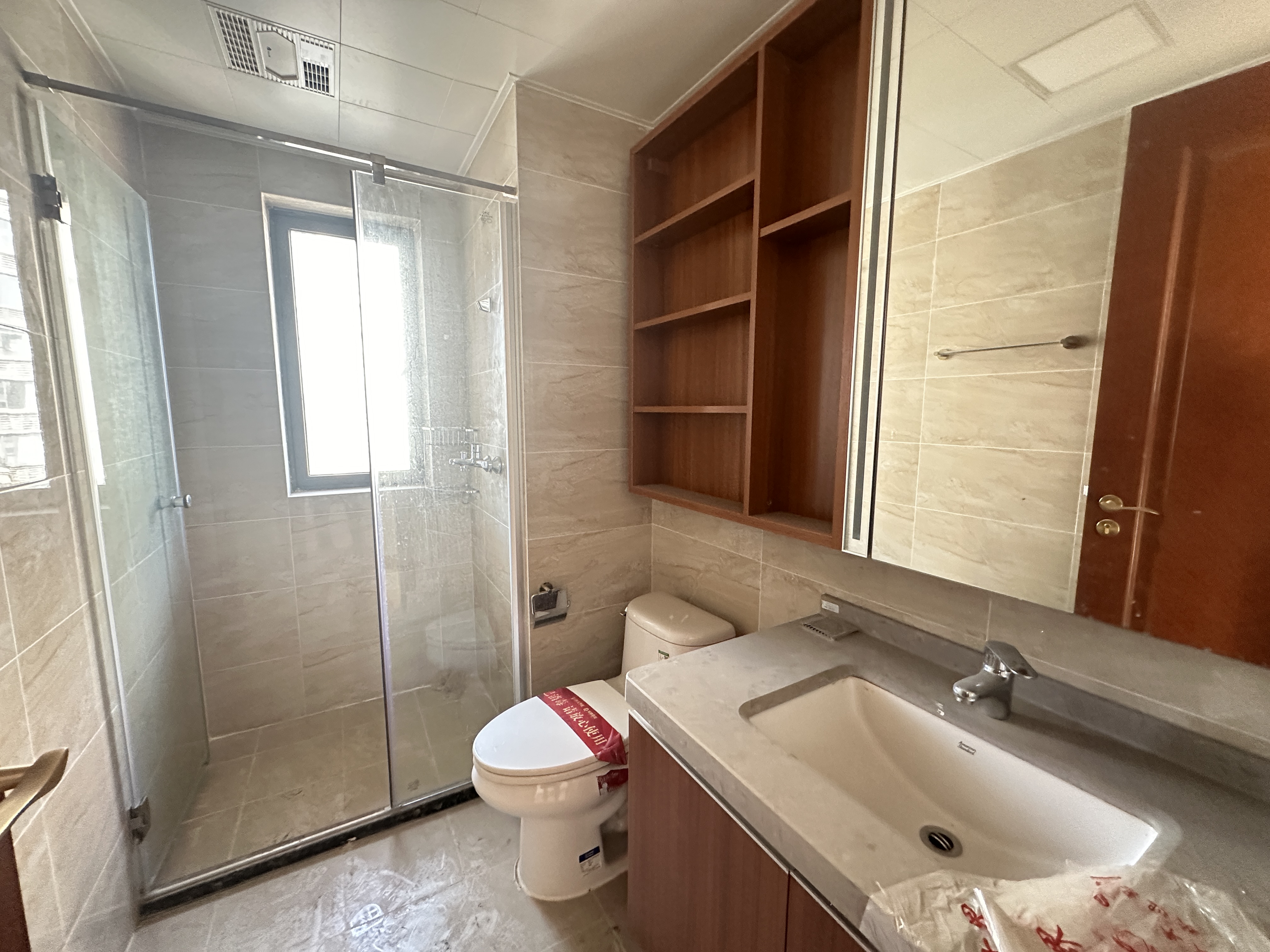 恒大华府  3室2厅2卫    82.8万 恒大华府  3室2厅2卫    82.8万室内图