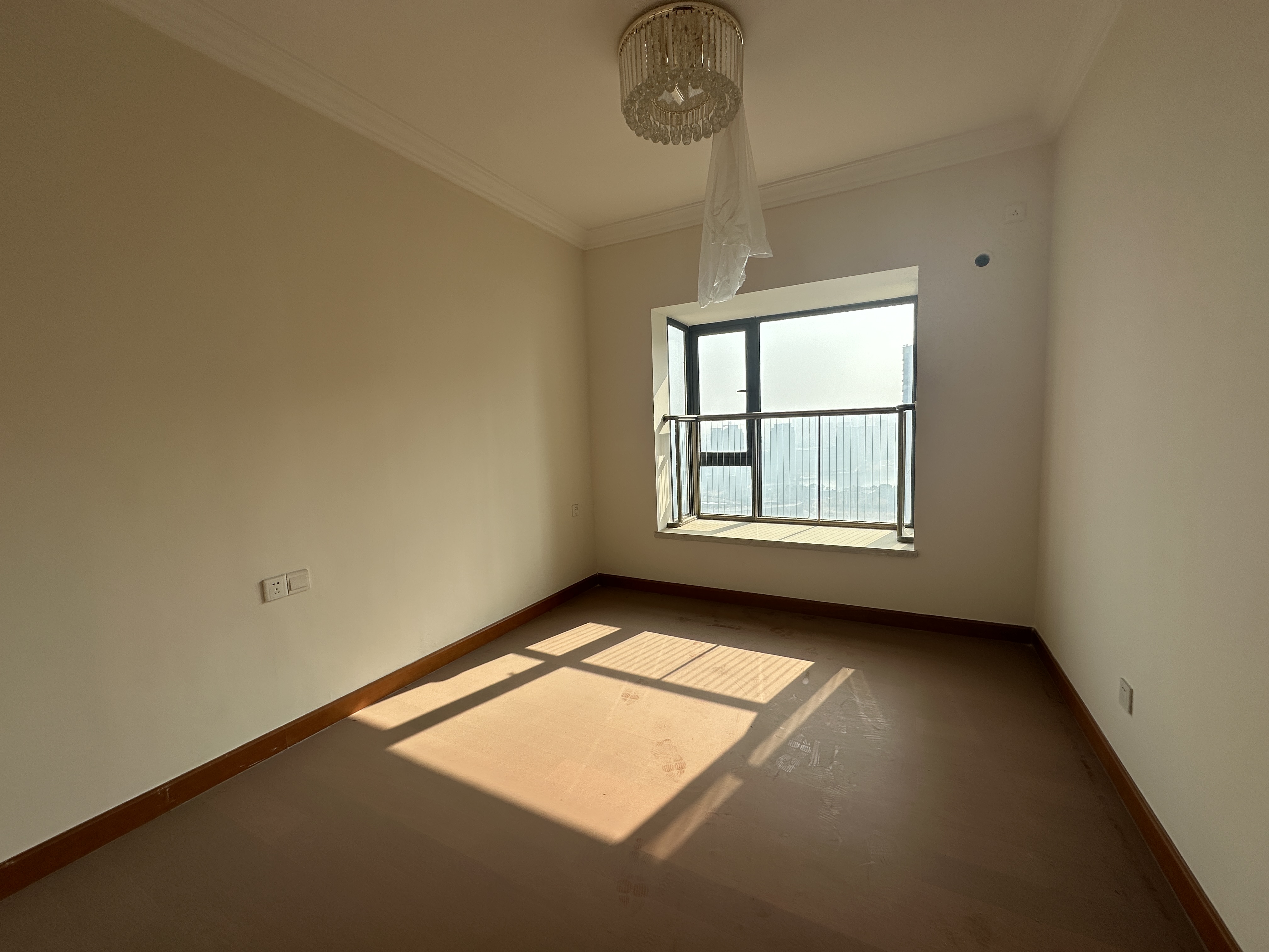 恒大华府  3室2厅2卫    82.8万 恒大华府  3室2厅2卫    82.8万室内图