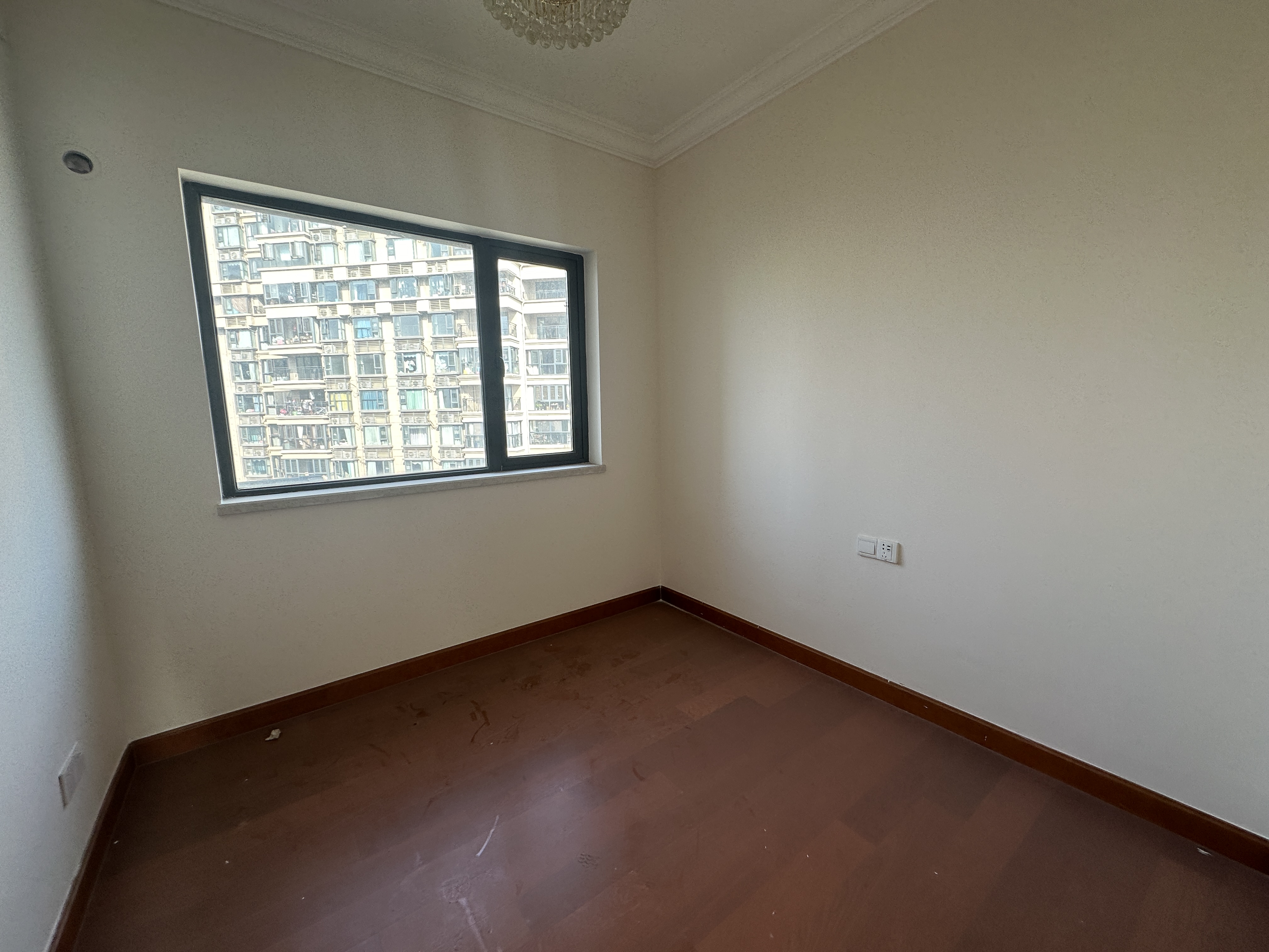 恒大华府  3室2厅2卫    82.8万 恒大华府  3室2厅2卫    82.8万室内图