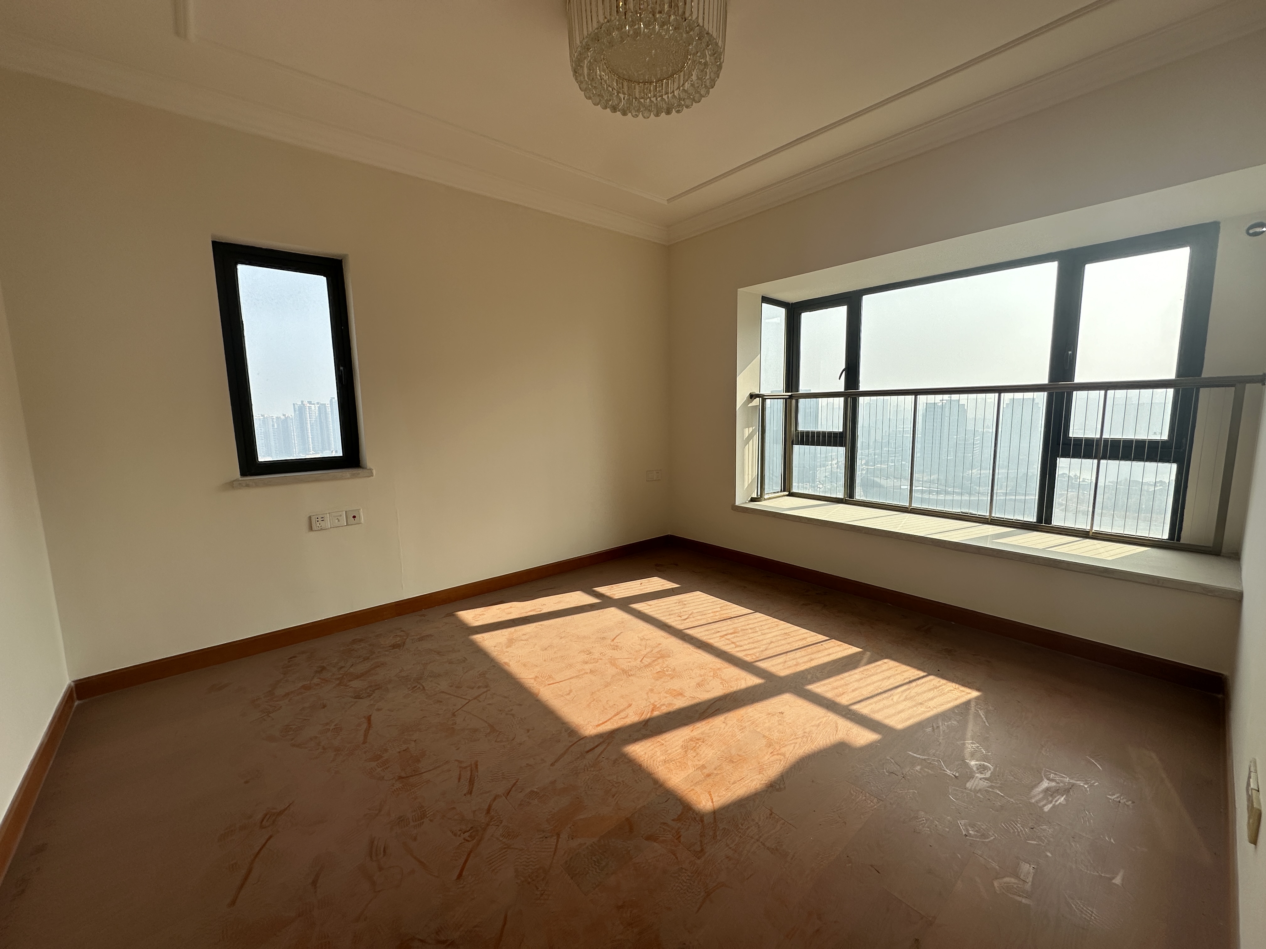 恒大华府  3室2厅2卫    82.8万 恒大华府  3室2厅2卫    82.8万室内图