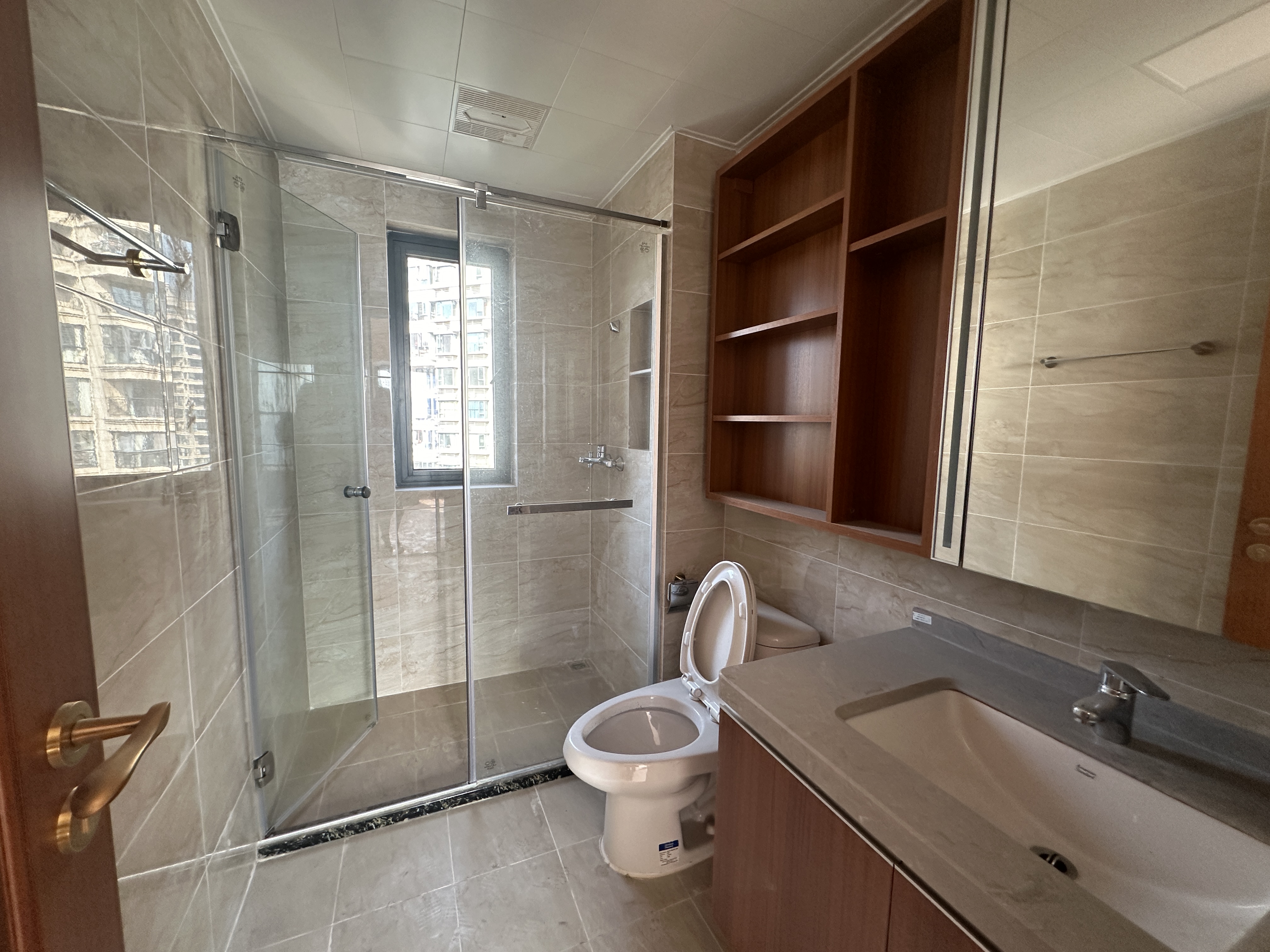 恒大华府  3室2厅2卫    82.8万 恒大华府  3室2厅2卫    82.8万室内图