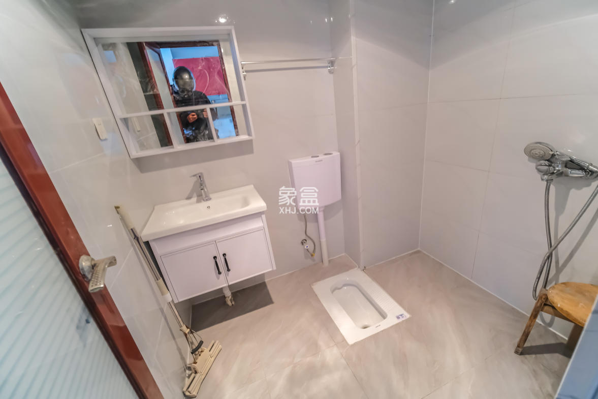 世景华庭 1室1厅1卫 22.0万 世景华庭 1室1厅1卫 22.0万卫生间