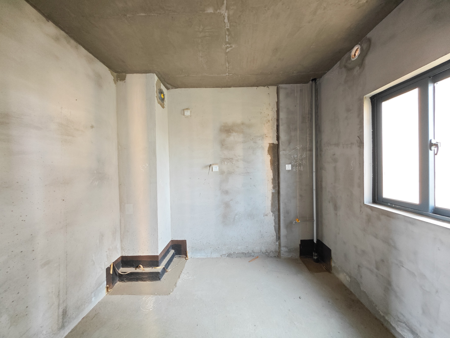 中建嘉和城  4室2厅2卫   135.00万厨房