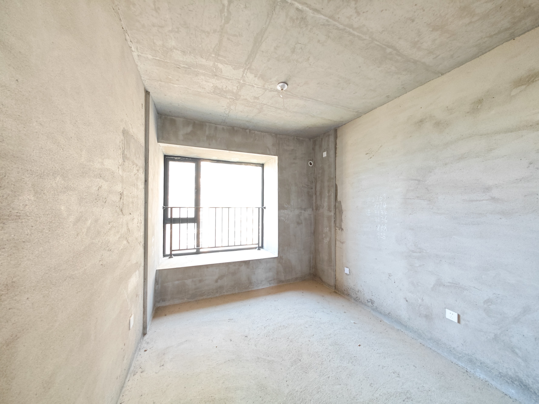 中建嘉和城  4室2厅2卫   135.00万其他