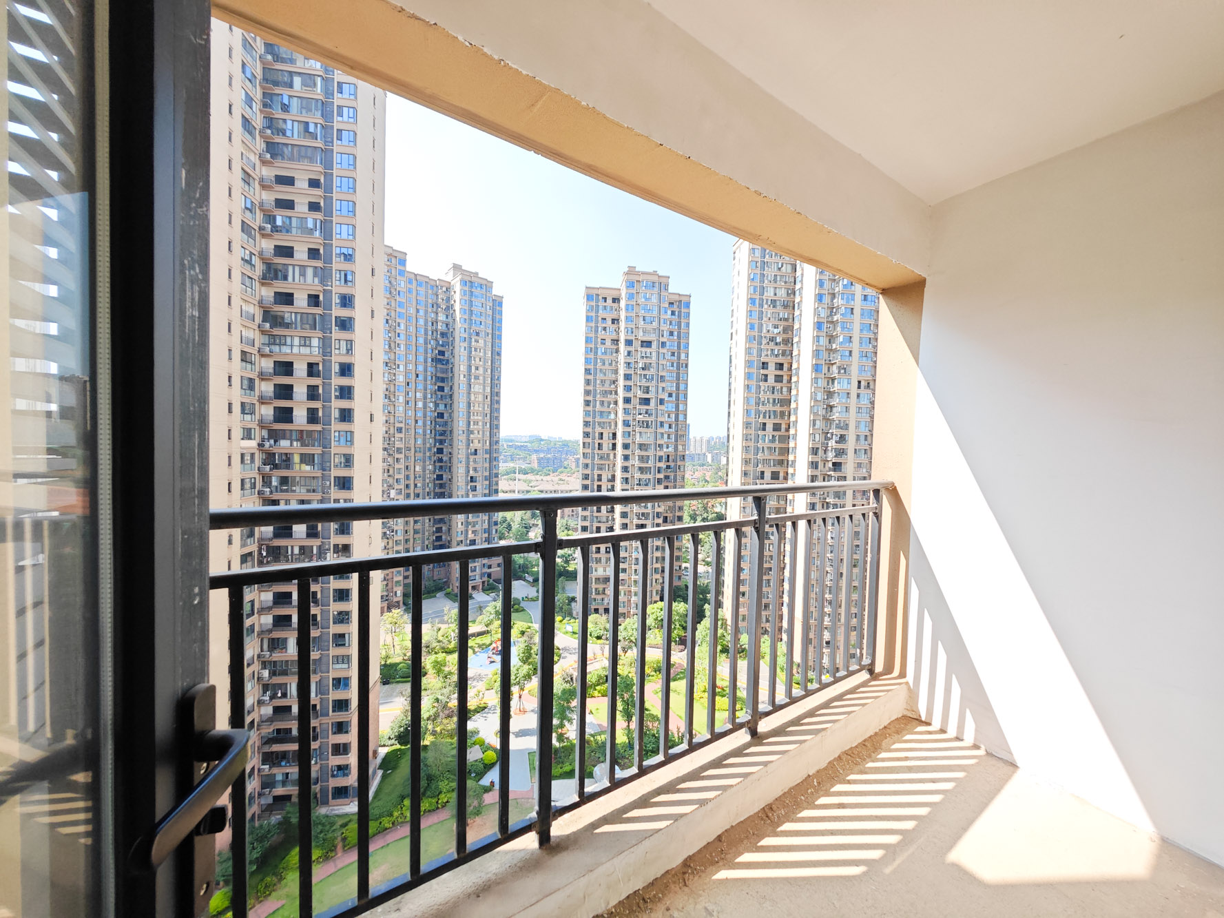 中建嘉和城  4室2厅2卫   135.00万其他