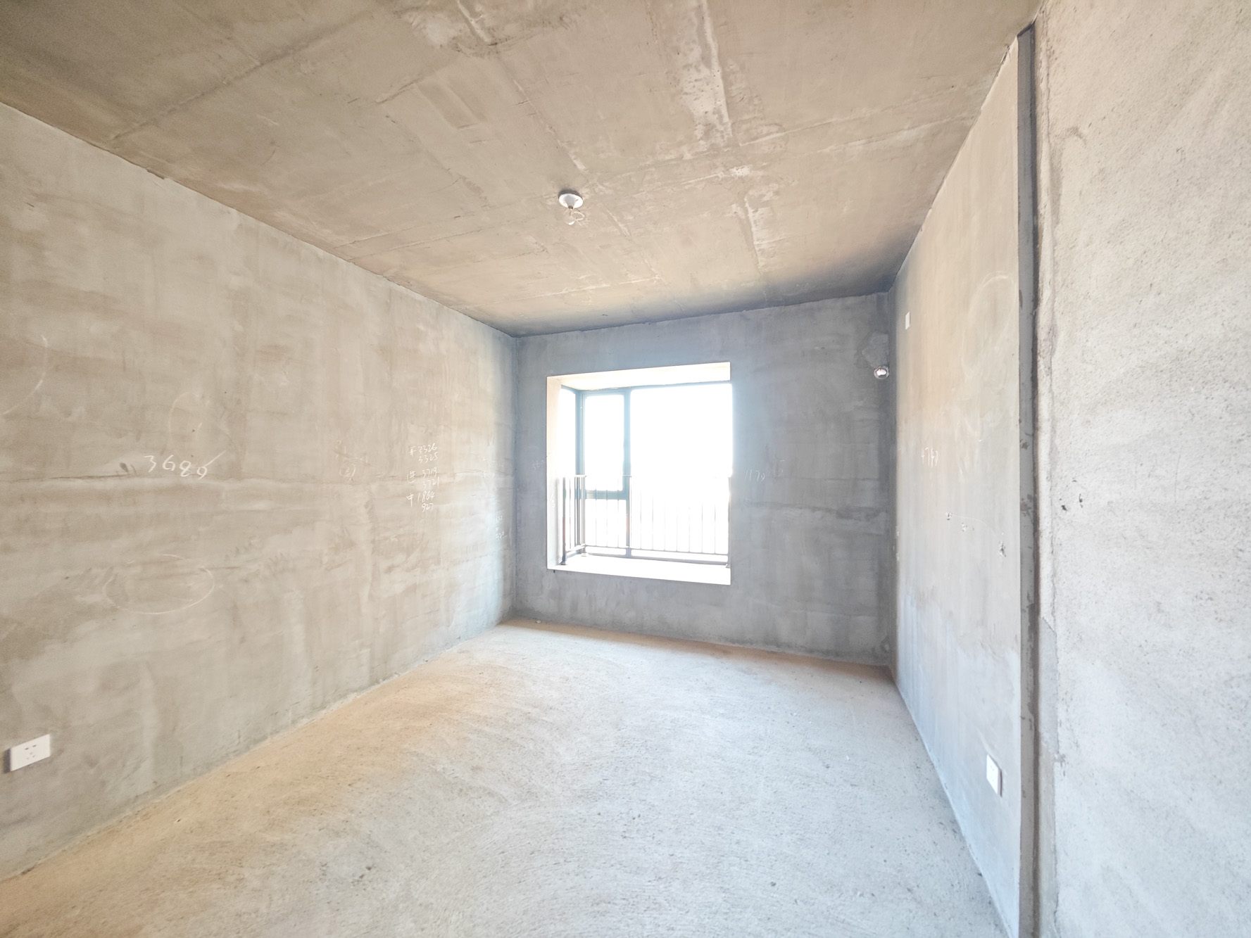 中建嘉和城  4室2厅2卫   135.00万其他