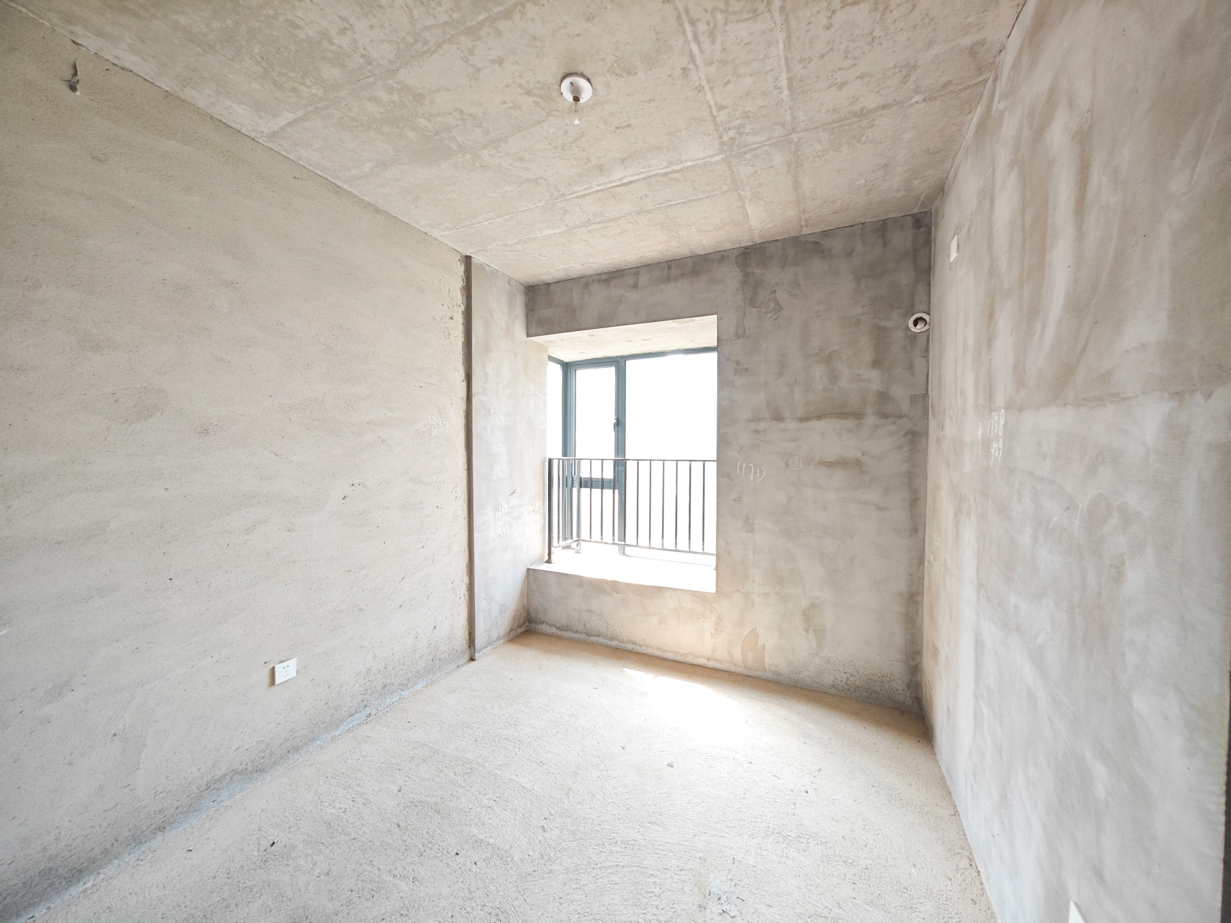 中建嘉和城  4室2厅2卫   135.00万其他