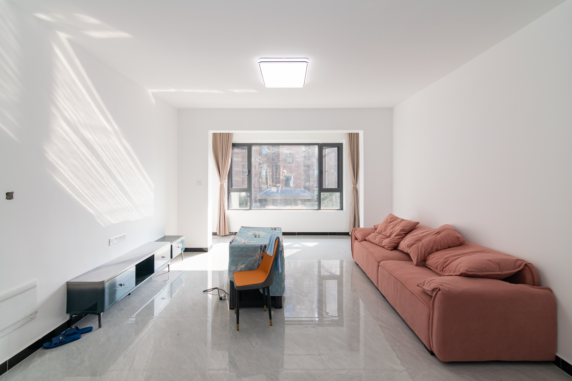 大汉汉园 5室2厅2卫 132.0万 大汉汉园 5室2厅2卫 132.0万客厅