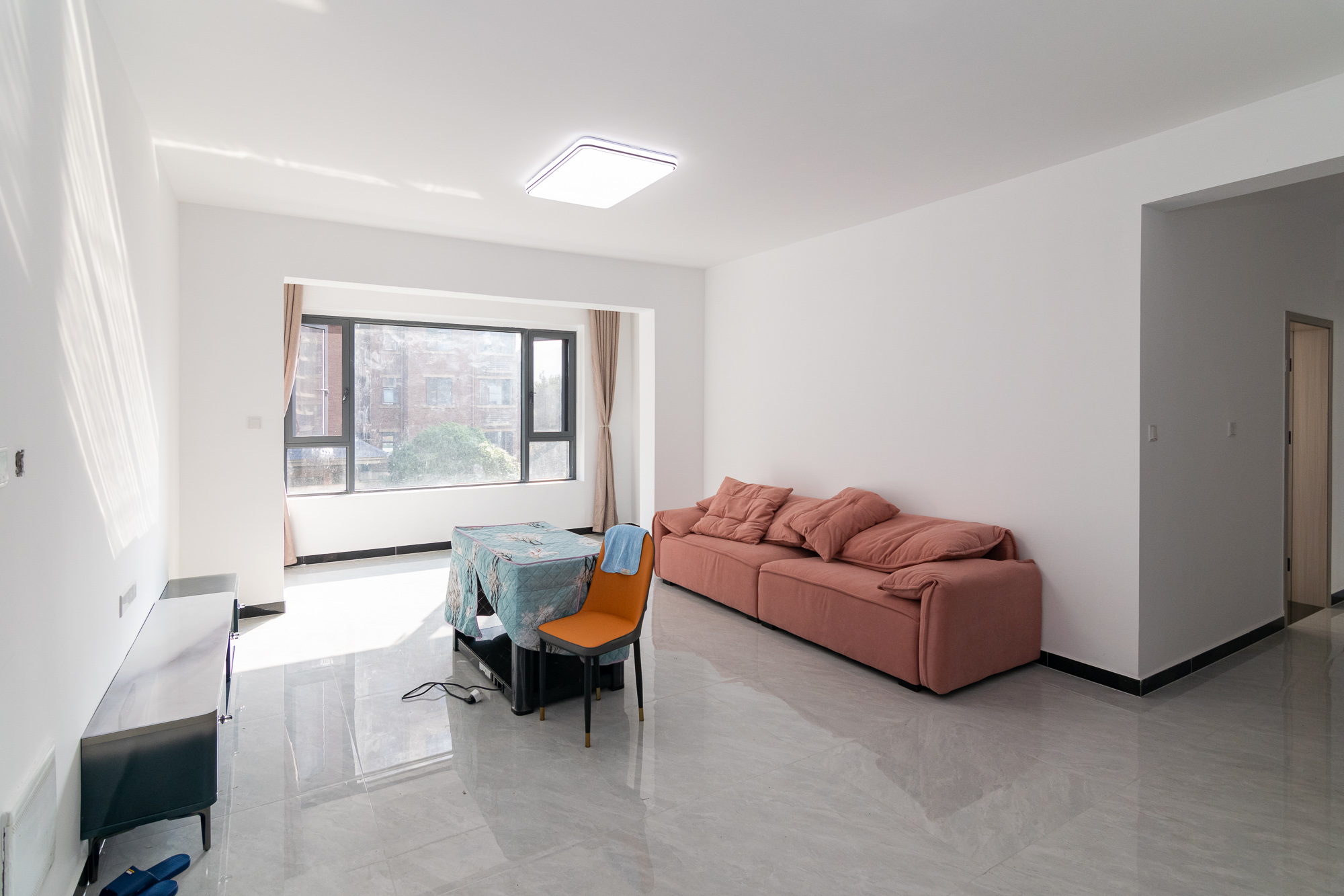 大汉汉园  5室2厅2卫    132.0万客厅