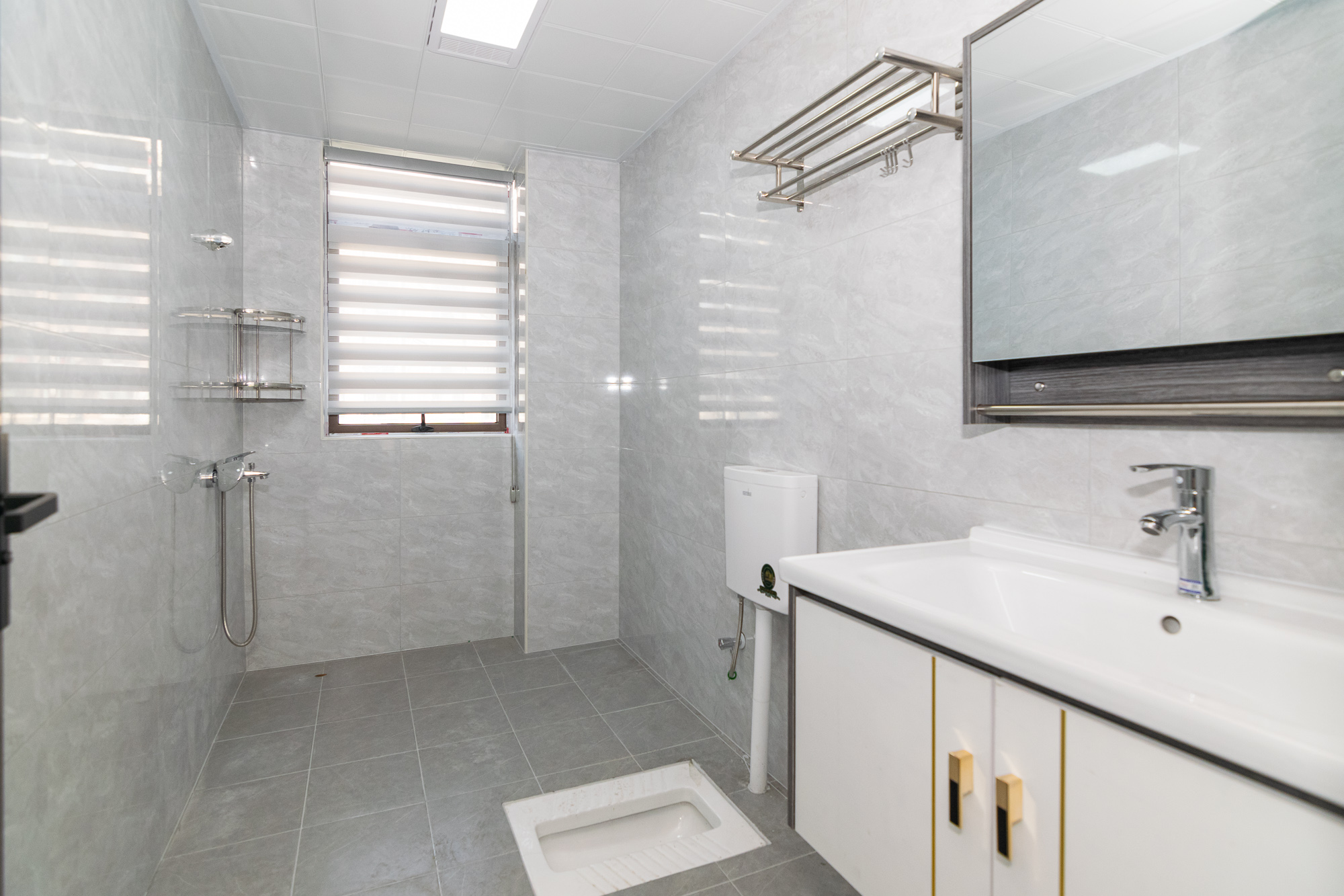 大汉汉园  5室2厅2卫    132.0万卫生间