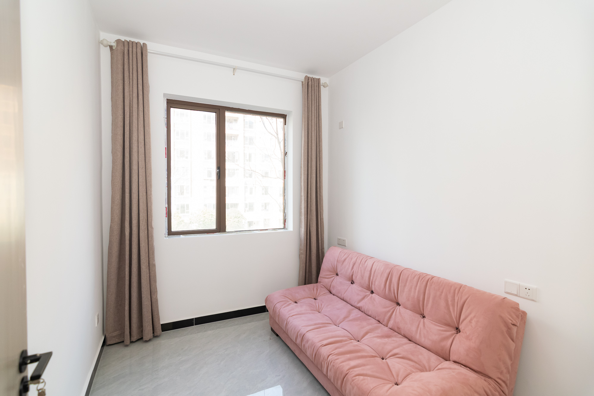 大汉汉园  5室2厅2卫    132.0万卧室