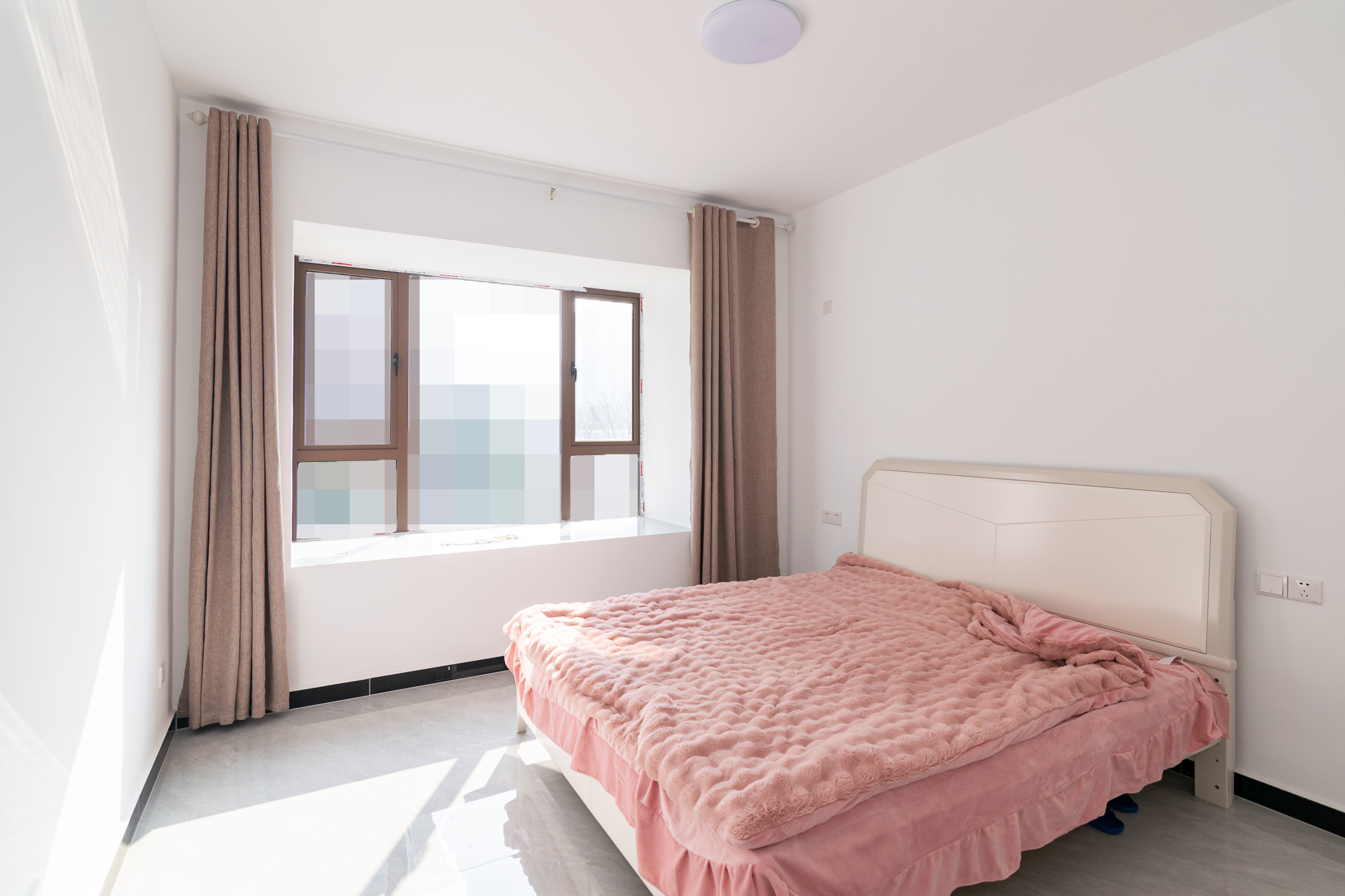 大汉汉园  5室2厅2卫    132.0万卧室