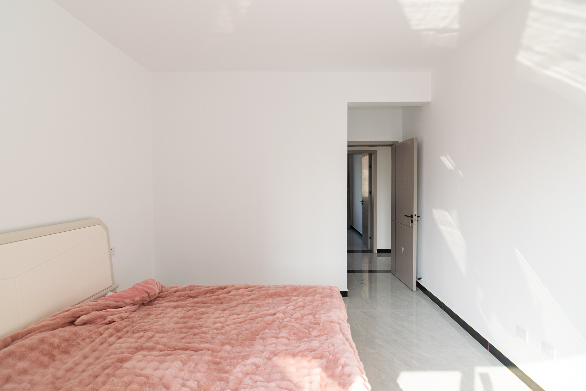 大汉汉园  5室2厅2卫    132.0万卧室