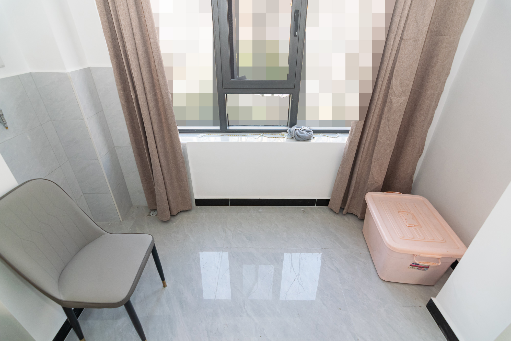 大汉汉园  5室2厅2卫    132.0万阳台