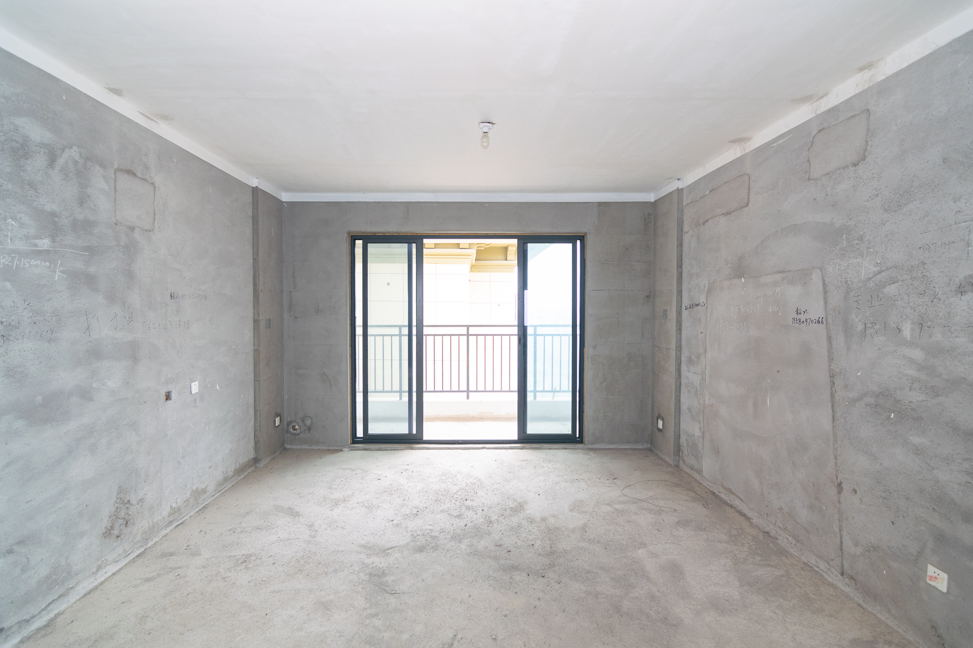 荣盛岳麓峰景 3室2厅2卫 78.4万 荣盛岳麓峰景 3室2厅2卫 78.4万客厅