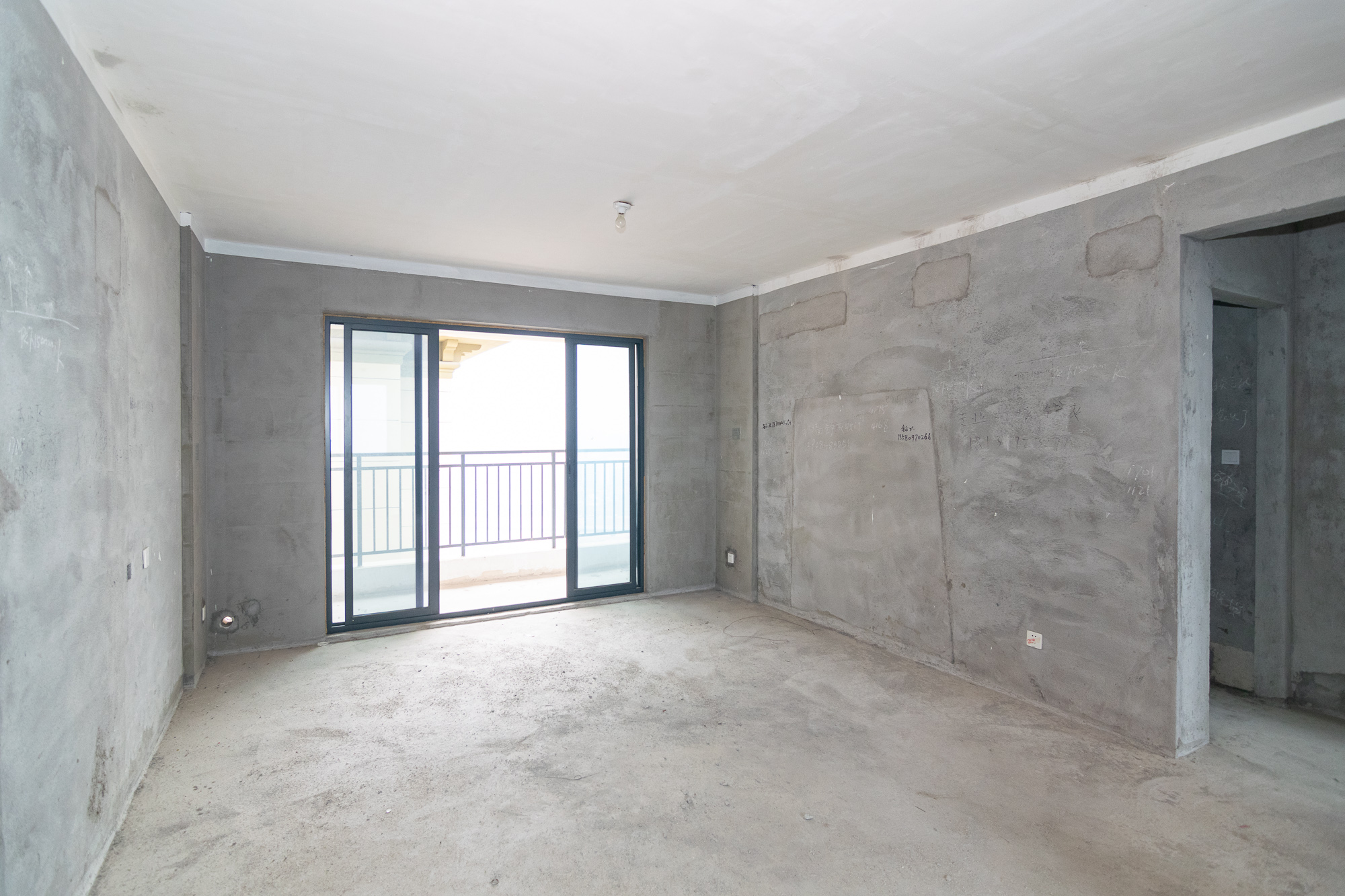 荣盛岳麓峰景 3室2厅2卫 78.4万 荣盛岳麓峰景 3室2厅2卫 78.4万客厅