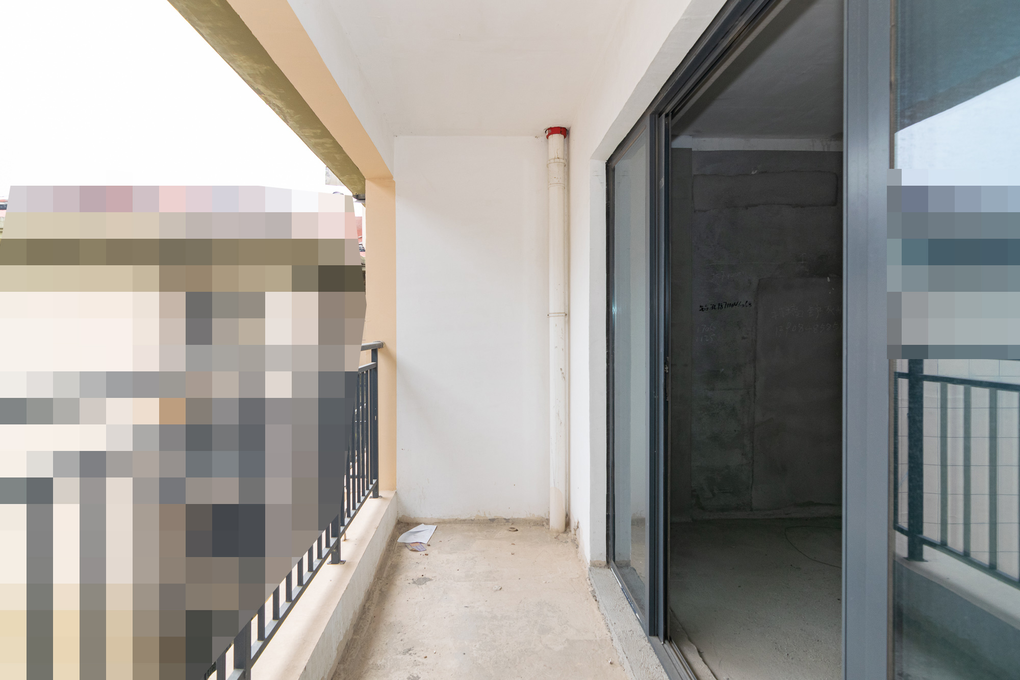 荣盛岳麓峰景 3室2厅2卫 78.4万 荣盛岳麓峰景 3室2厅2卫 78.4万阳台