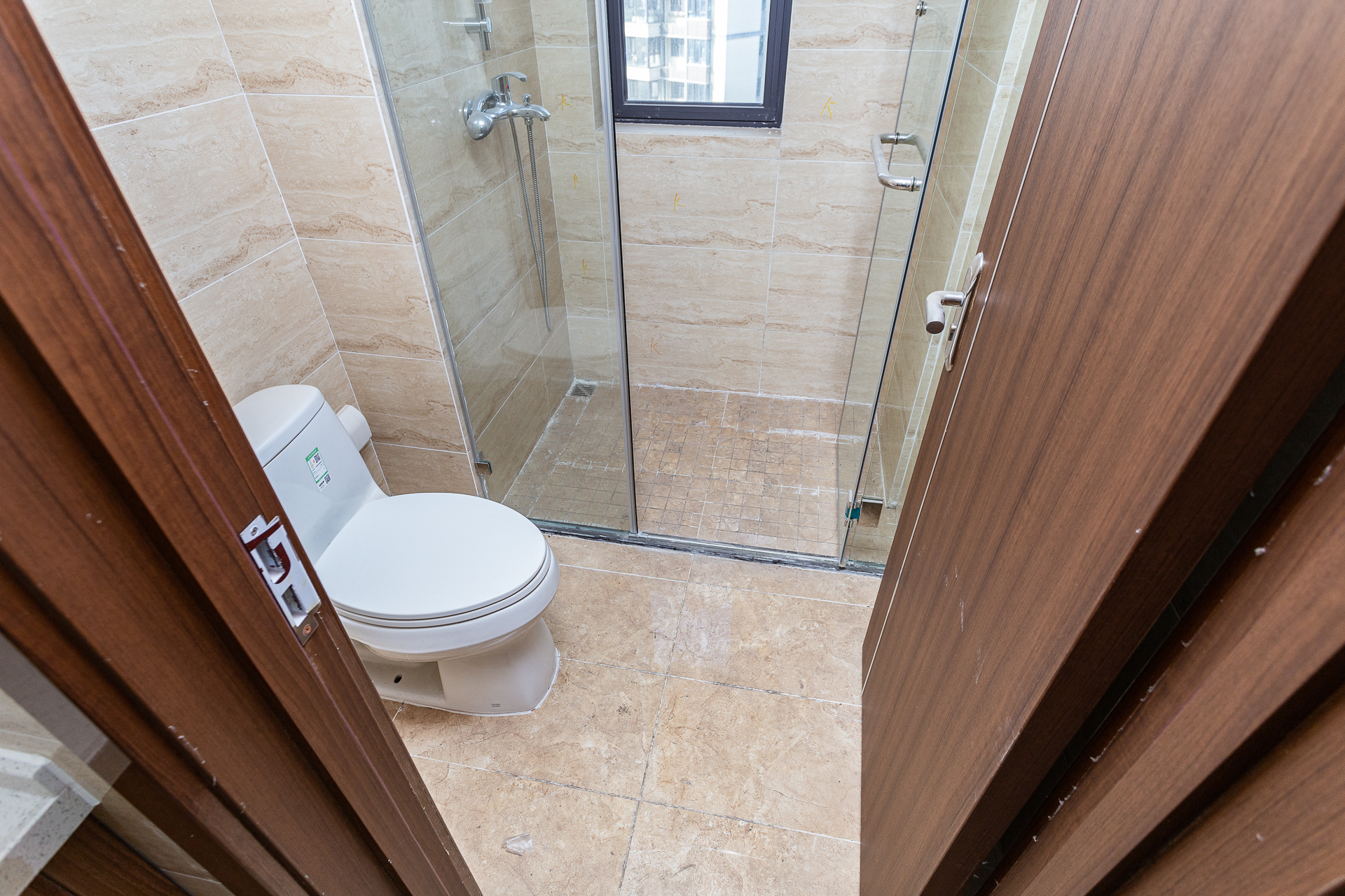 万润滨江天著  5室2厅2卫    168.0万 万润滨江天著  5室2厅2卫    168.0万卫生间